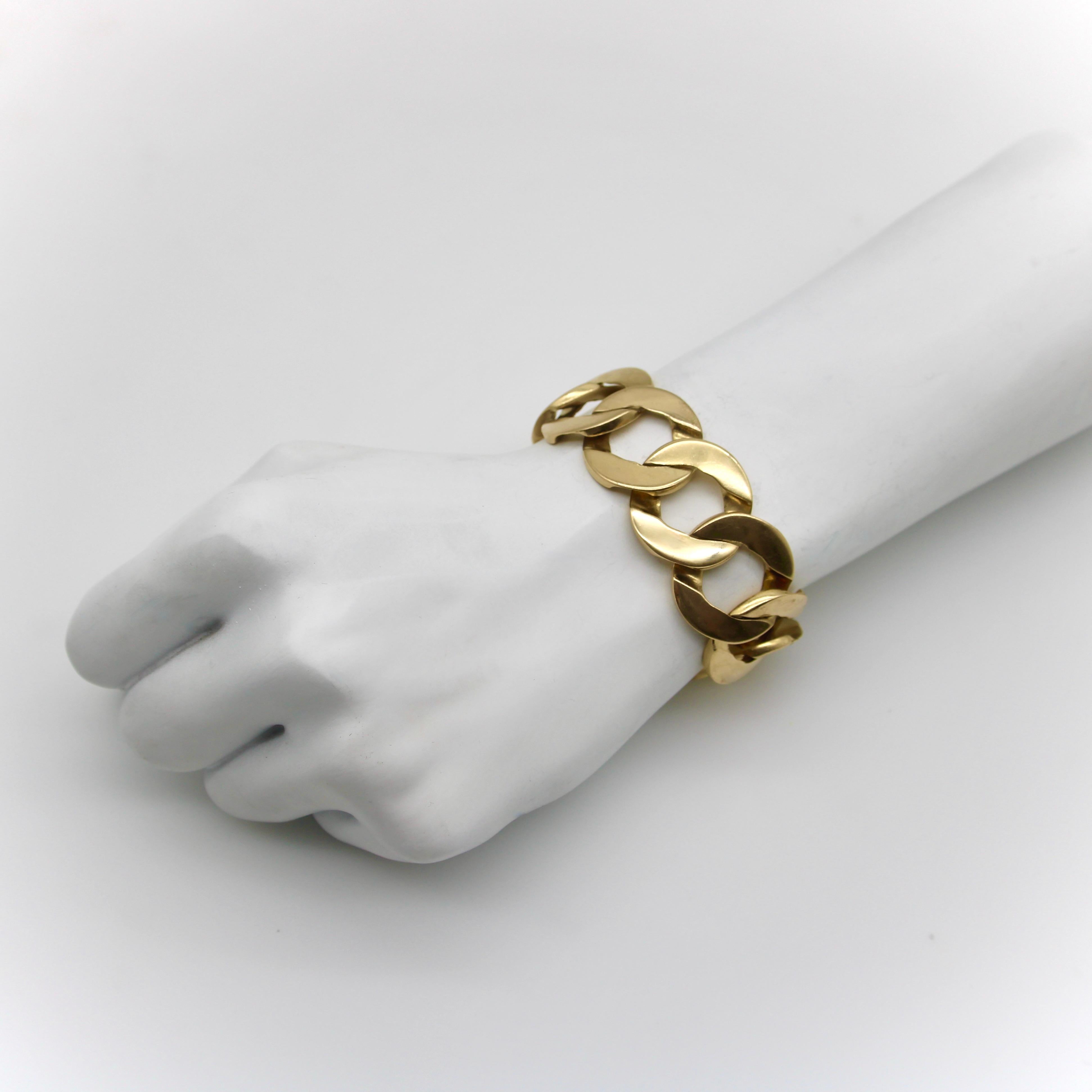 Vintage 14K Gold Wide Flattened Curb Link Bracelet  For Sale 1