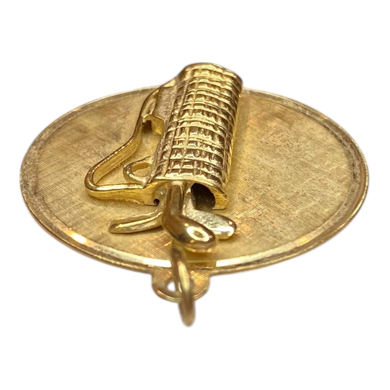 Vintage 14K Golf Bag & Clubs Charm Pendant In Good Condition In Henderson, NV