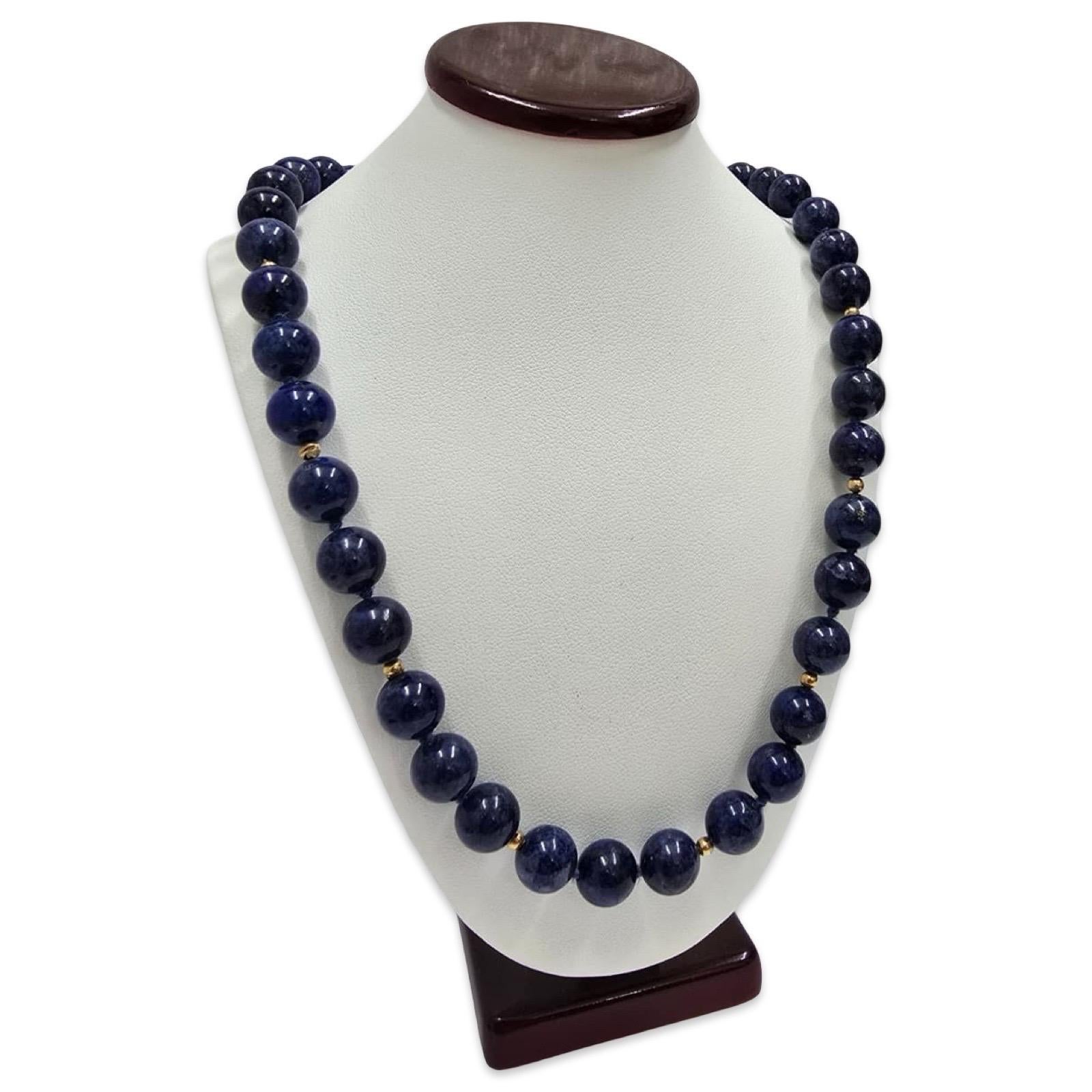 Vintage 14K Lapis Lazuli Perlenkette, 10mm natürliche Edelsteine, 18-Zoll-Strang im Zustand „Hervorragend“ im Angebot in Miami, FL