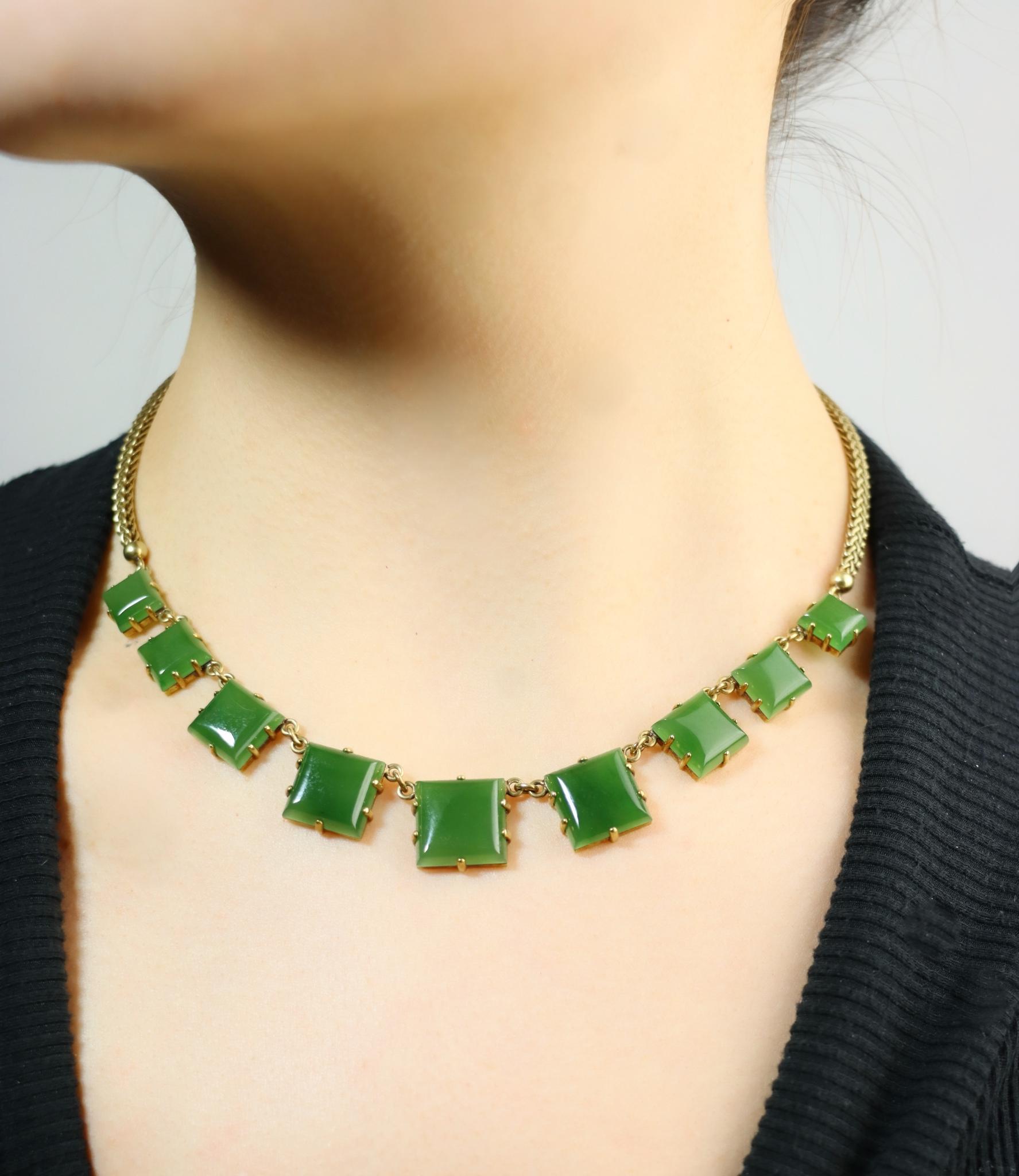 Vintage 14K Nephrite Jade Gold Chain Necklace

Approximate Dimensions:
40 cm (Length) 
0.3 - 1.3 cm (Width)
25 grams in weight.