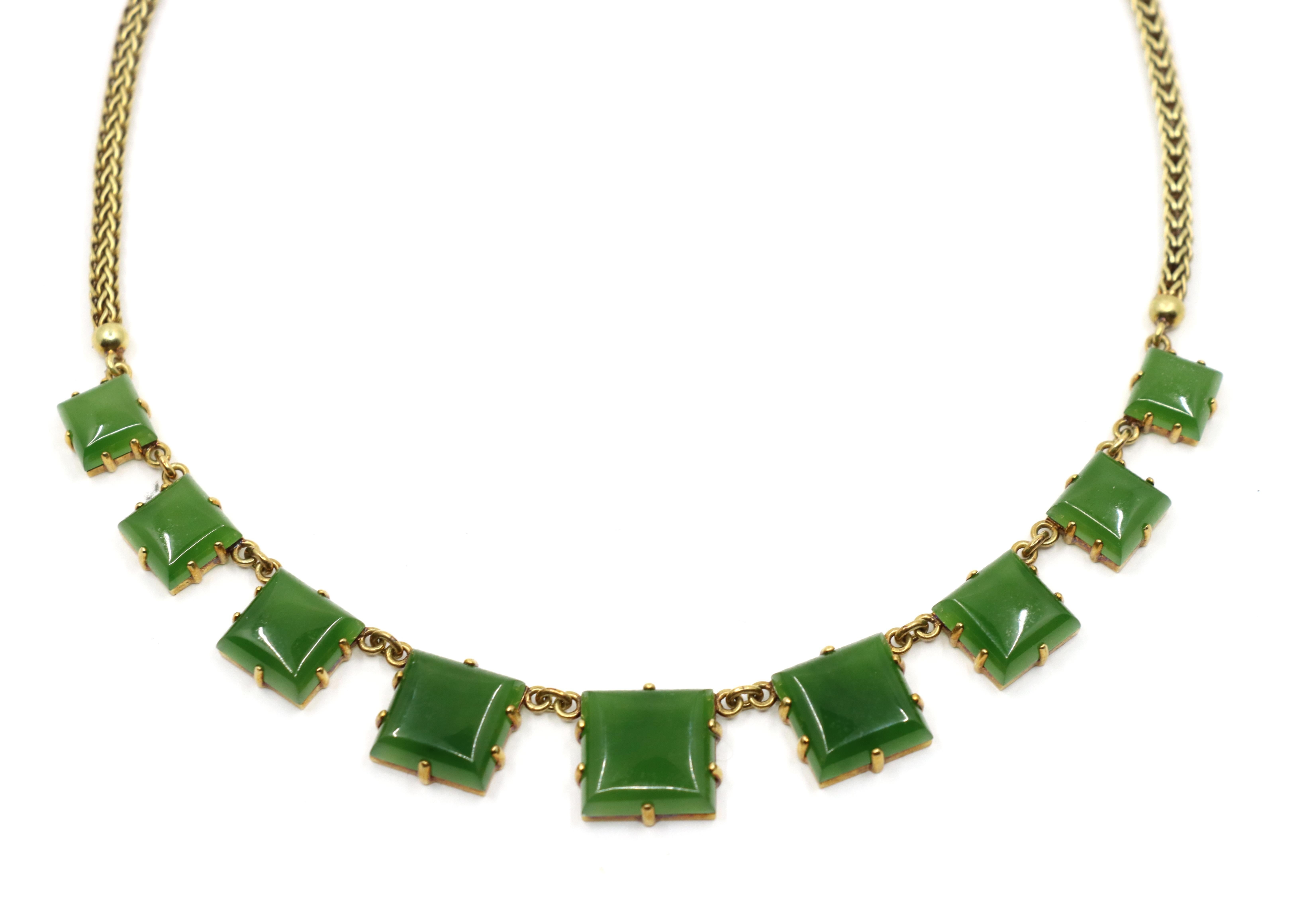 Vintage 14K Nephrite Jade Gold Chain Necklace In Good Condition For Sale In Flushing, NY