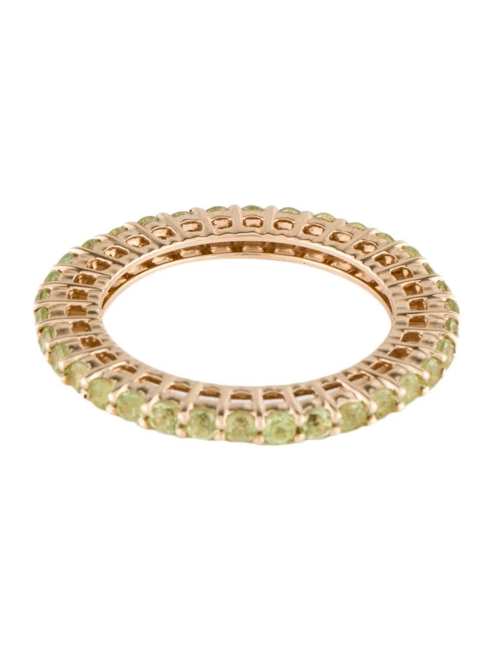Vintage 14K Peridot Eternity Band Ring Size 7 - Classic Style & Timeless Beauty In New Condition For Sale In Holtsville, NY