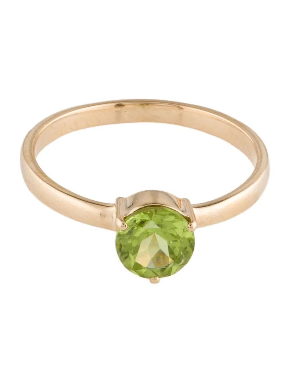 Round Cut Vintage 14K Peridot Solitaire Cocktail Ring, Size 7 - Green Gemstone Jewelry For Sale