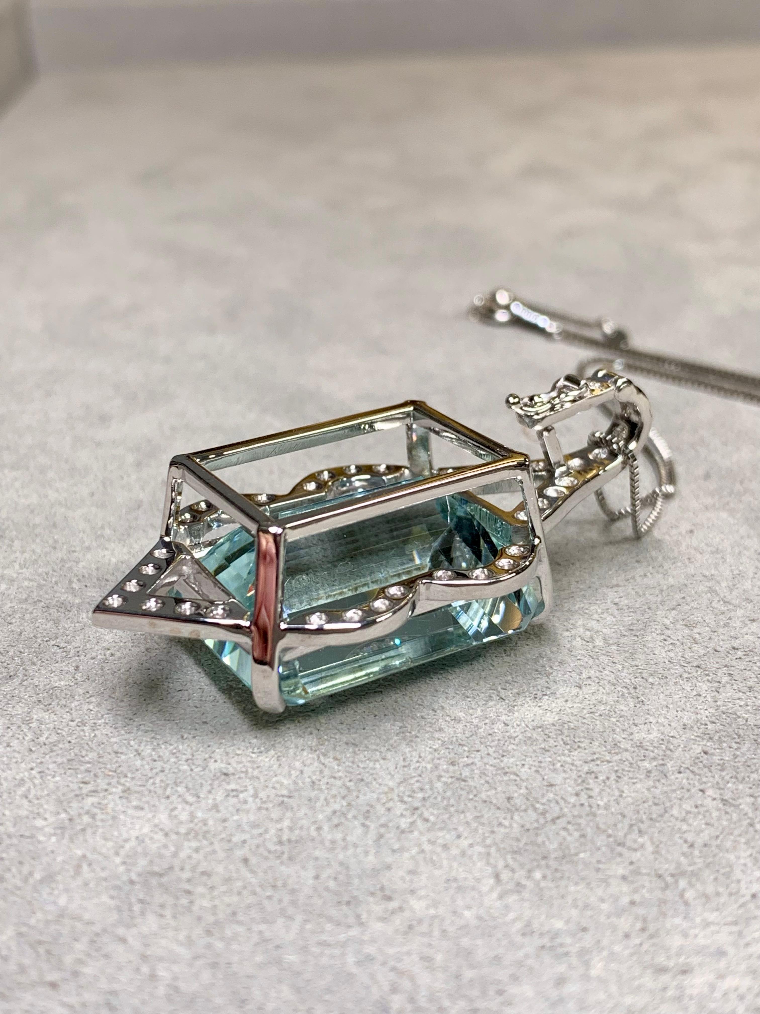 Anhänger-Anhänger aus 14 Karat Platin mit Aquamarin im Smaragdschliff und Diamant 41 Karat für Damen oder Herren im Angebot