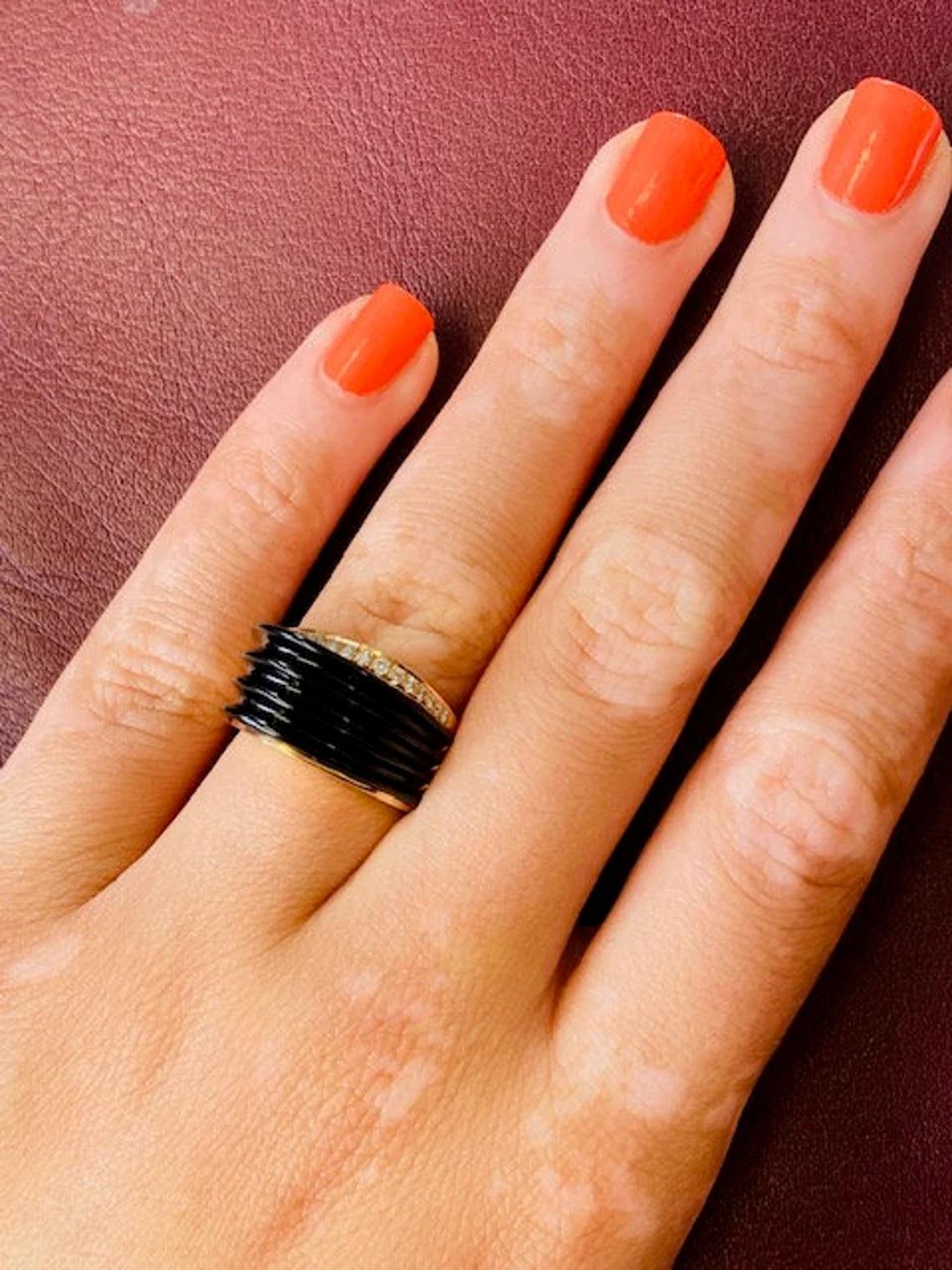 Vintage 14k Ridged Onyx Ring with Diamonds One-of-a-kind For Sale 1