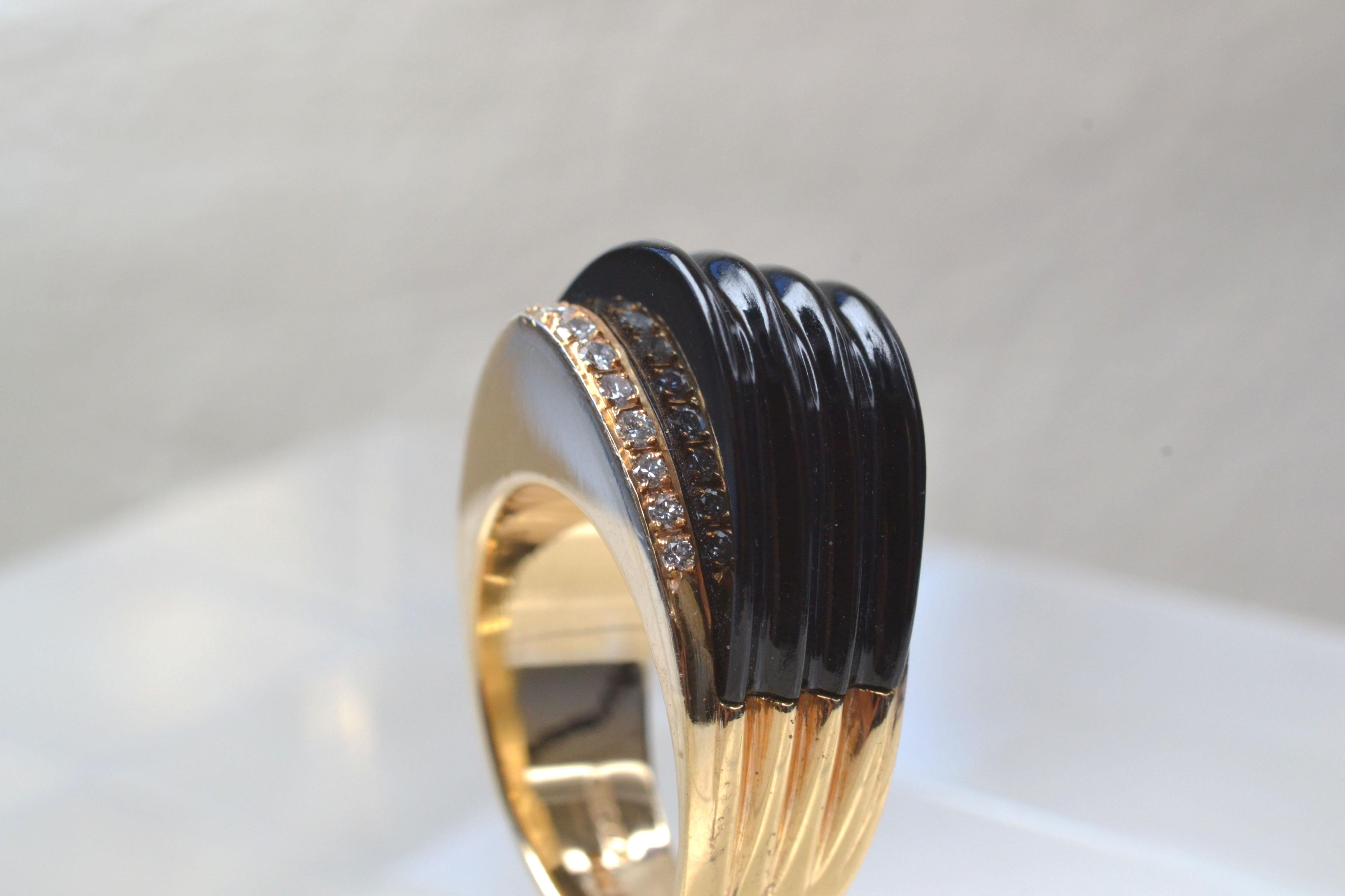 Vintage 14k geriffelter Onyx Ring mit Diamanten Einzigartig (Retro) im Angebot