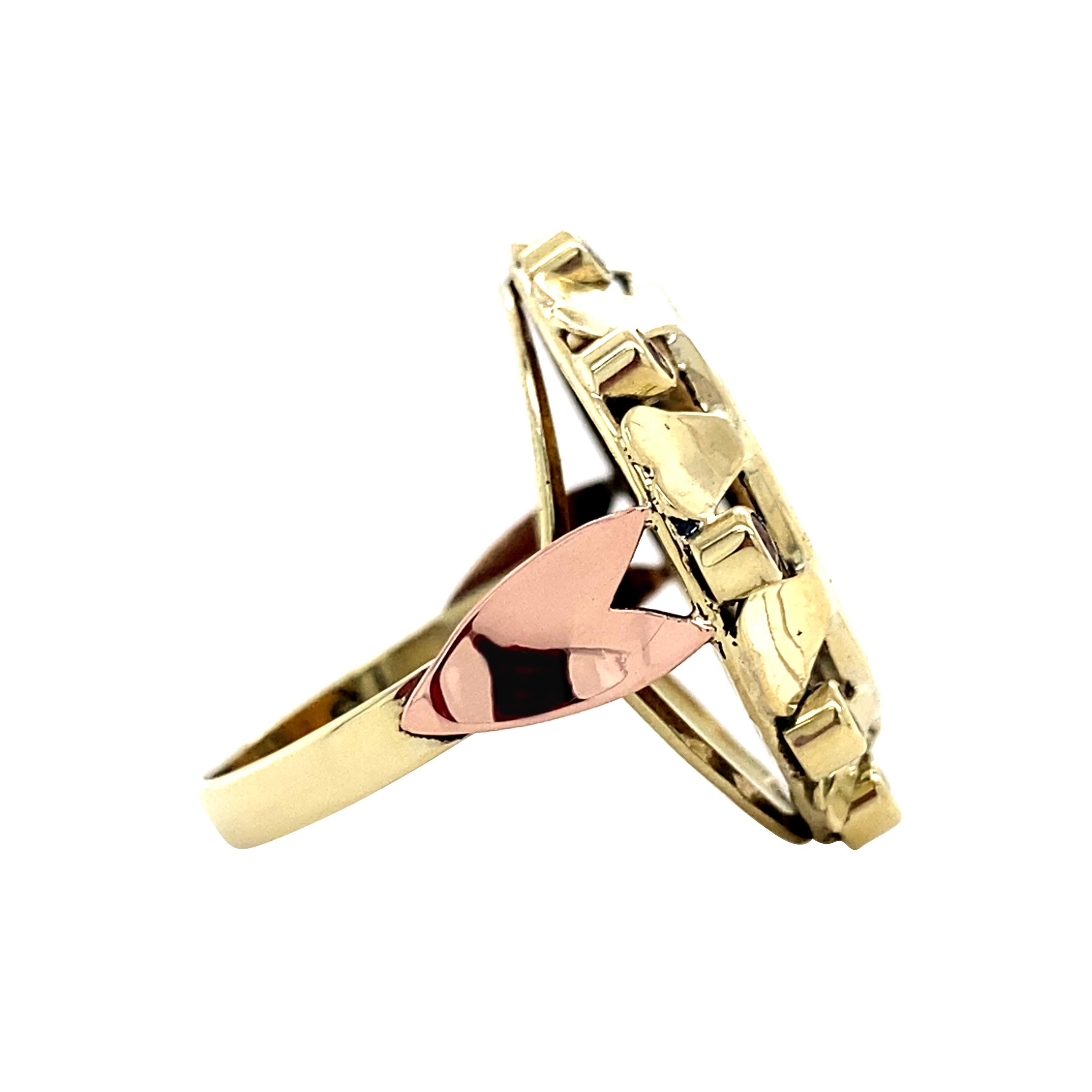 Vintage 14K Rose and Yellow Gold Coin Ring with Ruby Halo In Good Condition For Sale In AMSTERDAM, NL