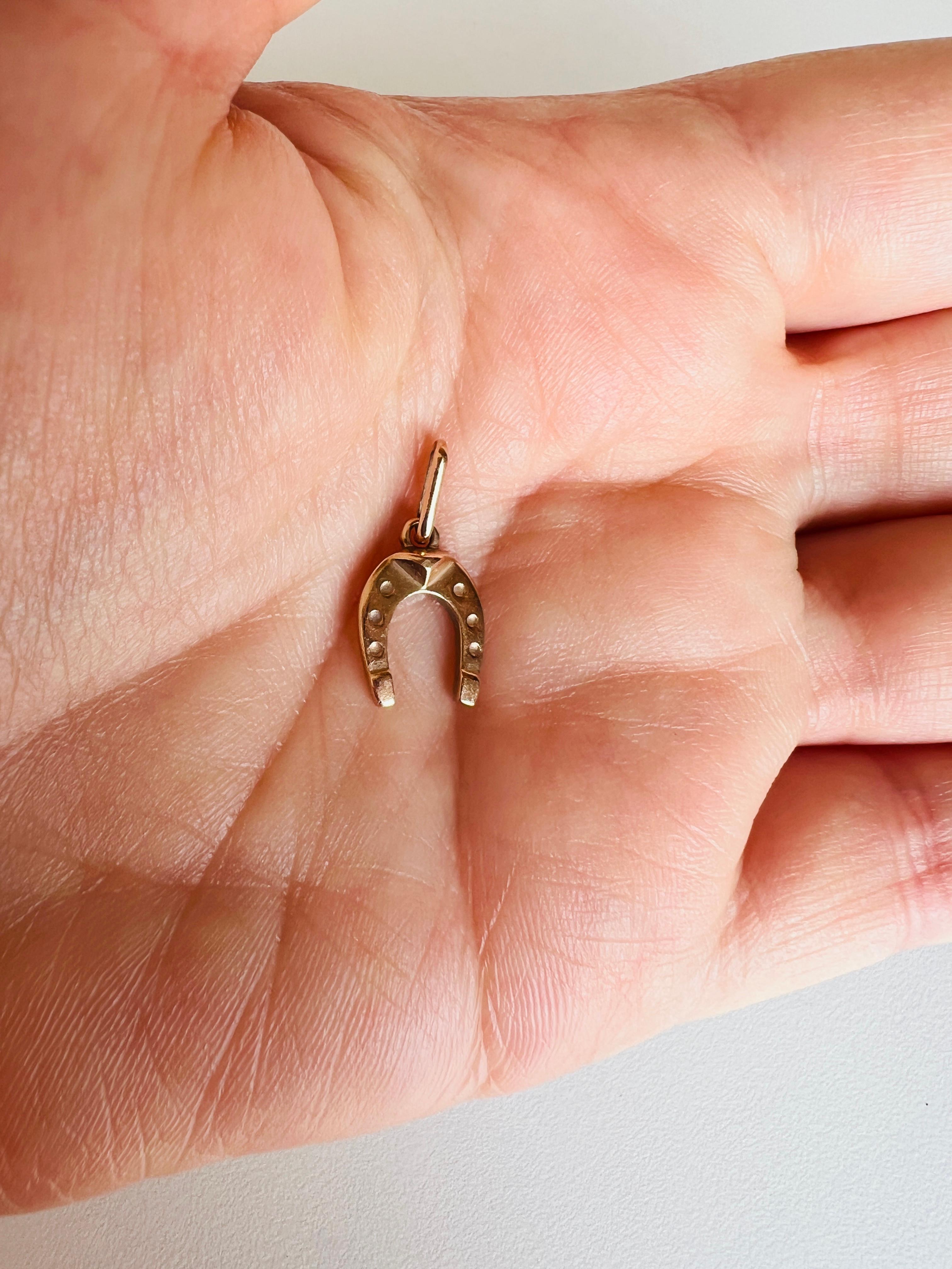 Vintage 14k Rose Gold Horseshoe Charm Necklace Pendentif Pour femmes en vente