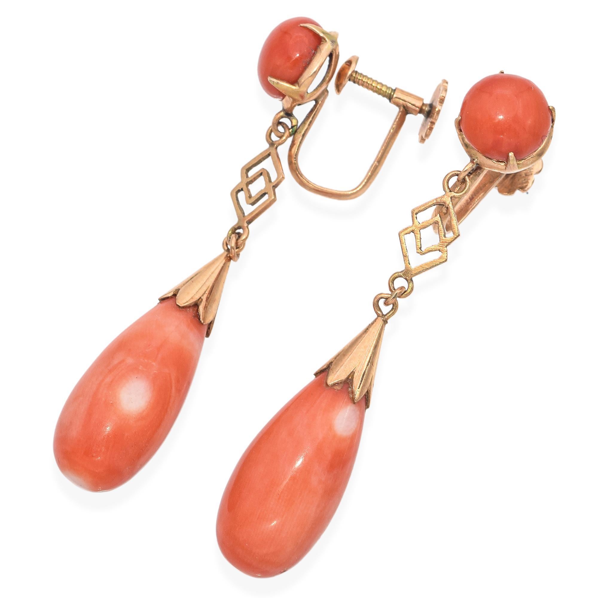 Ohrringe aus 14 Karat Roségold mit Schraubverschluss hinten, Lachs Koralle Tropfen (Ungeschliffen) im Angebot