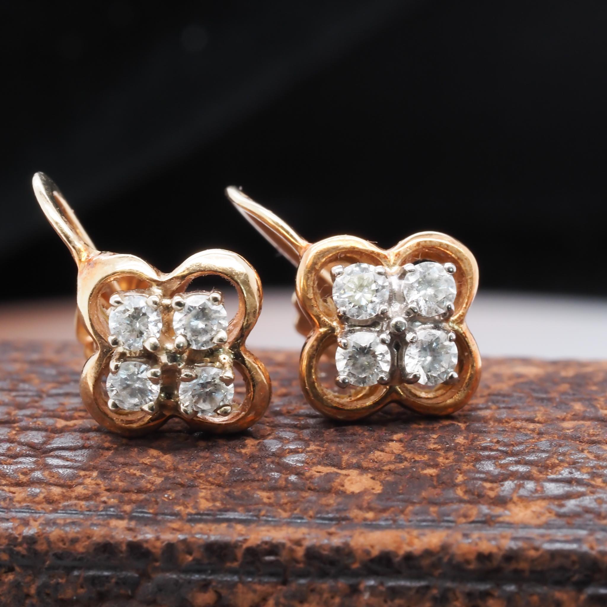 Women's or Men's Vintage 14k Round Brilliant Diamond Cluster Screwback Earrings For Sale
