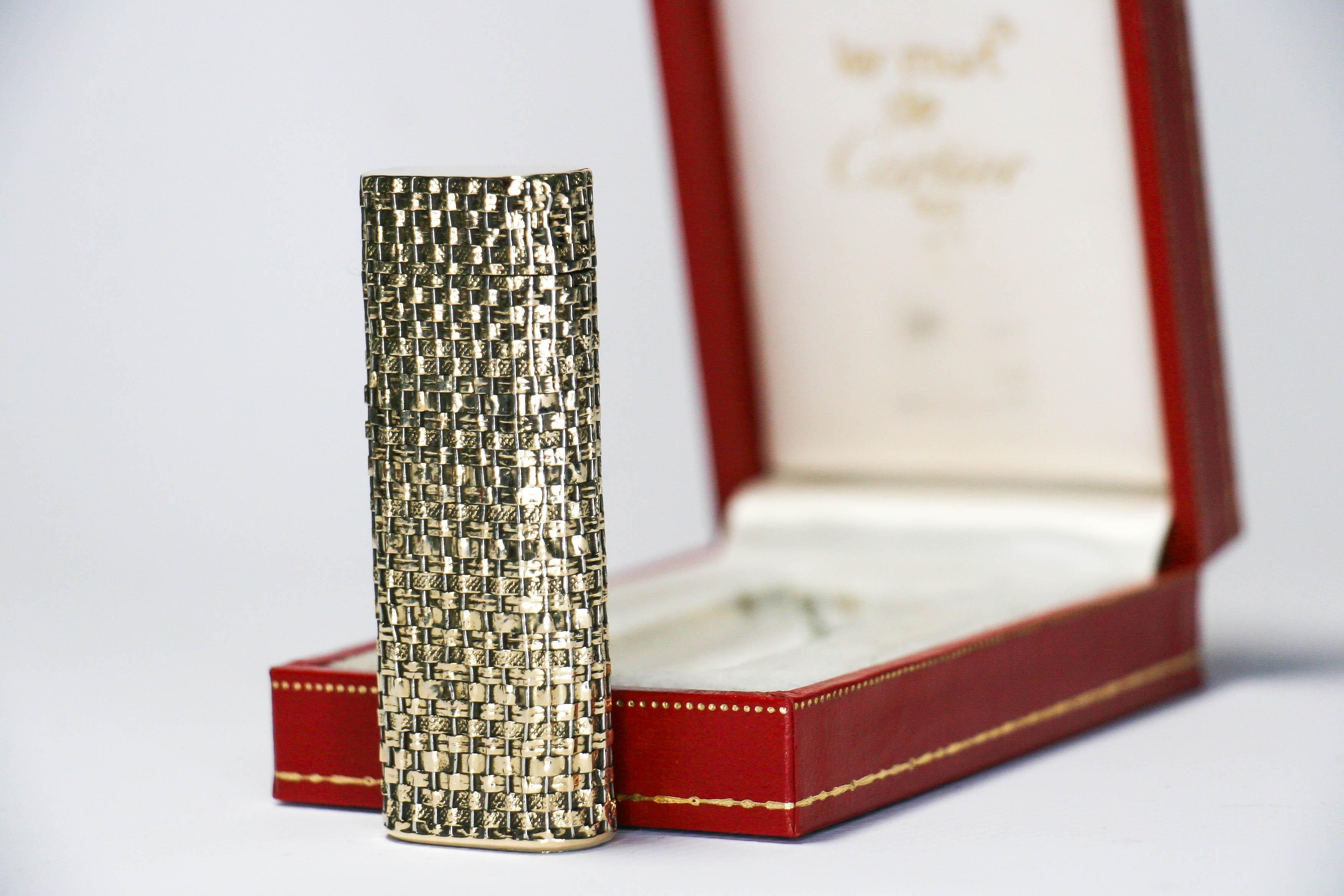 Cartier Les Must, briquet vintage à manches en or massif 14 carats, complet dans sa boîte, années 1970 État moyen à DELFT, NL
