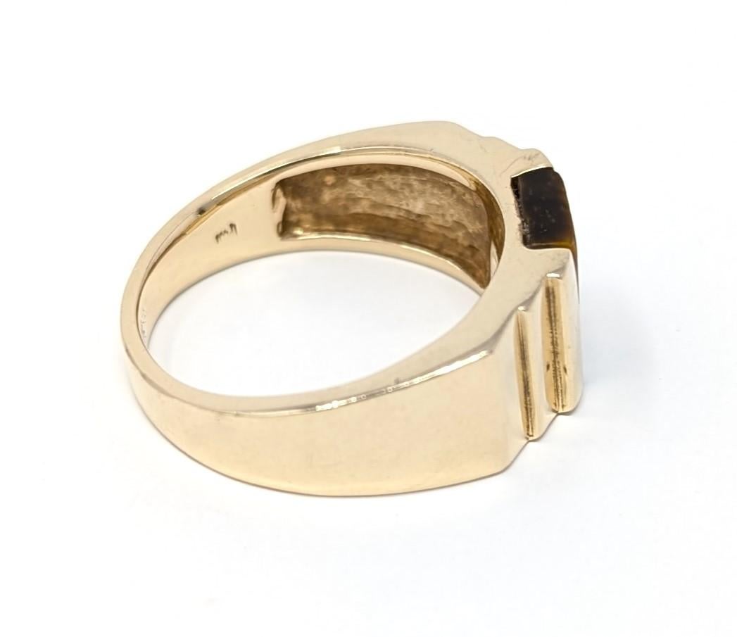Anello d'epoca con occhio di tigre 14k in oro giallo massiccio da uomo taglia 11,75 In condizioni buone in vendita a Greer, SC