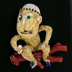 Vintage-Anhänger in Form einer 14-Karat-TT-Gold-Brosche mit mehreren Steinen und strukturiertem 3D-Affenmotiv aus Korallen