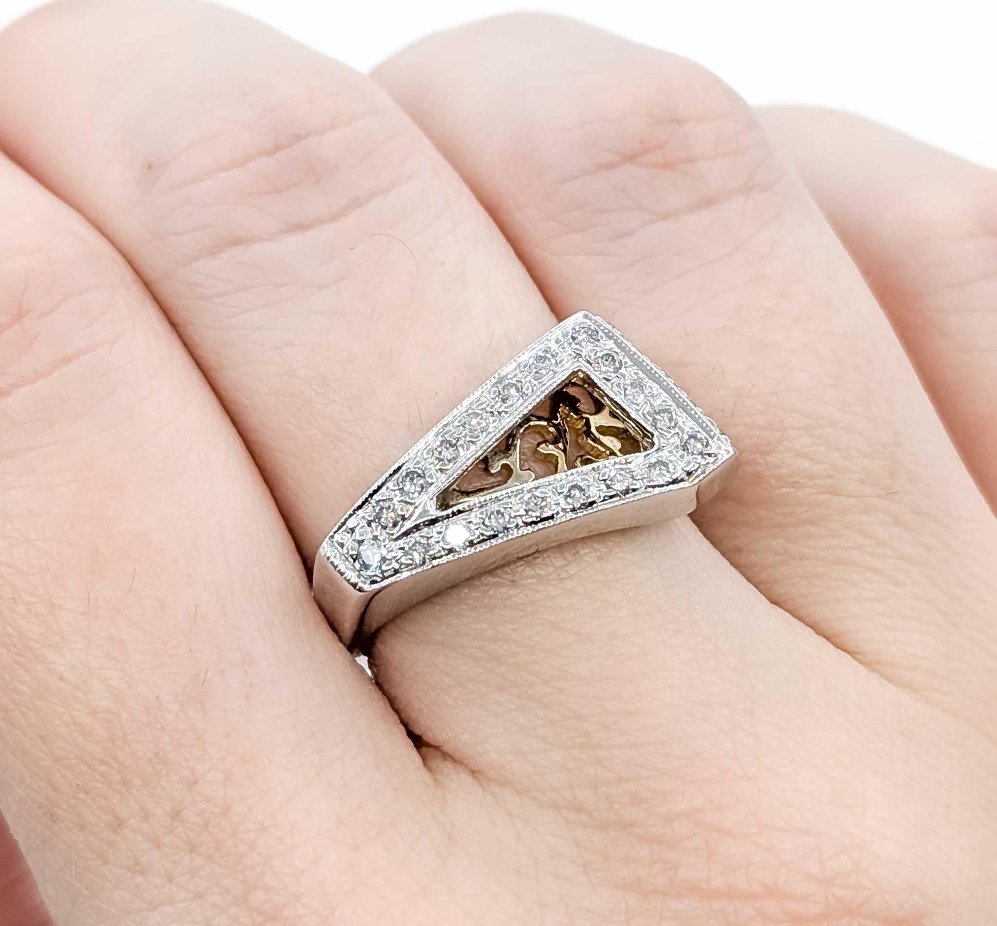 Vintage 14k Zwei-Ton-Gold Scroll Ring (Rundschliff) im Angebot