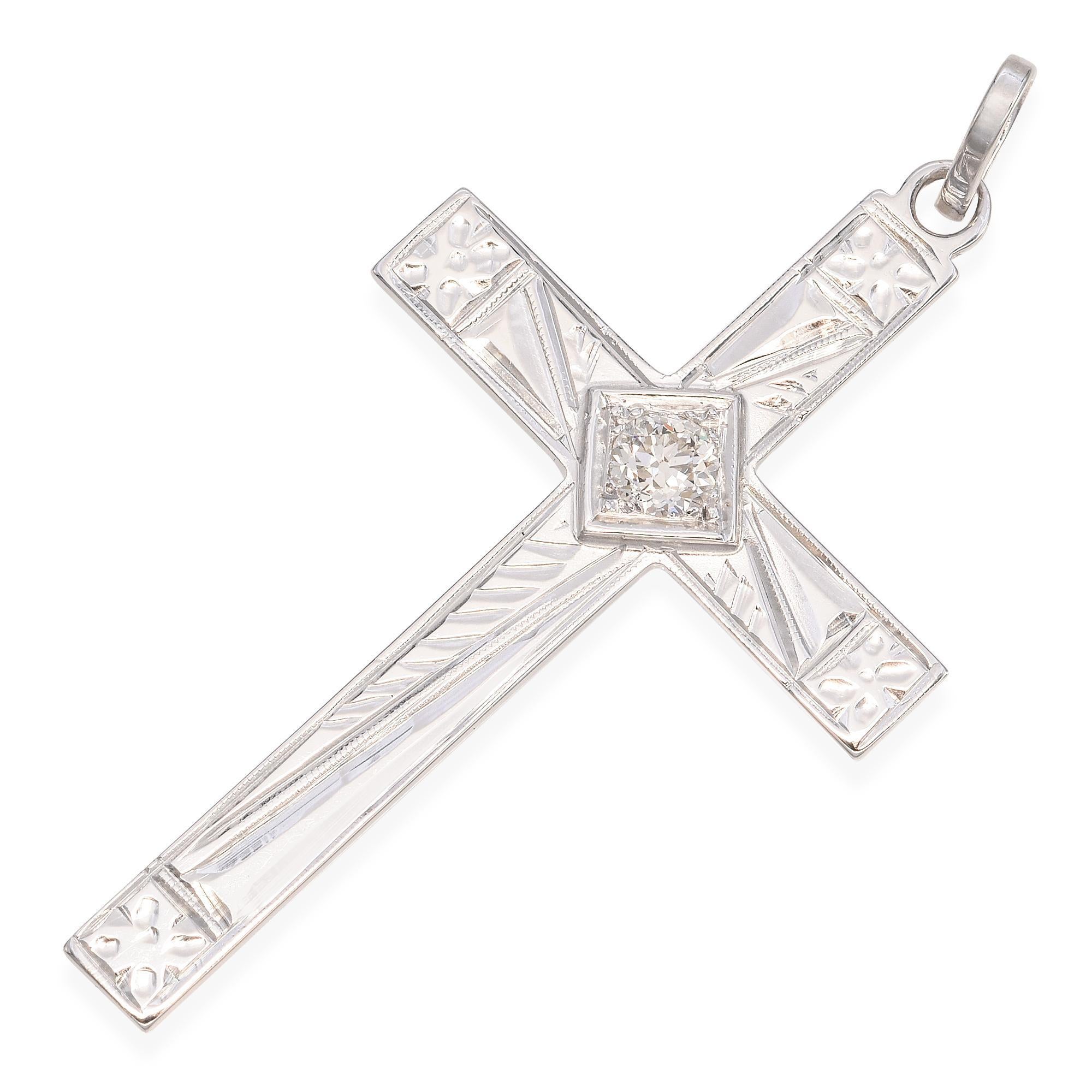 Taille ronde Or blanc 14 carats vintage 0,22 carat Pendentif croix gravée en diamant en vente