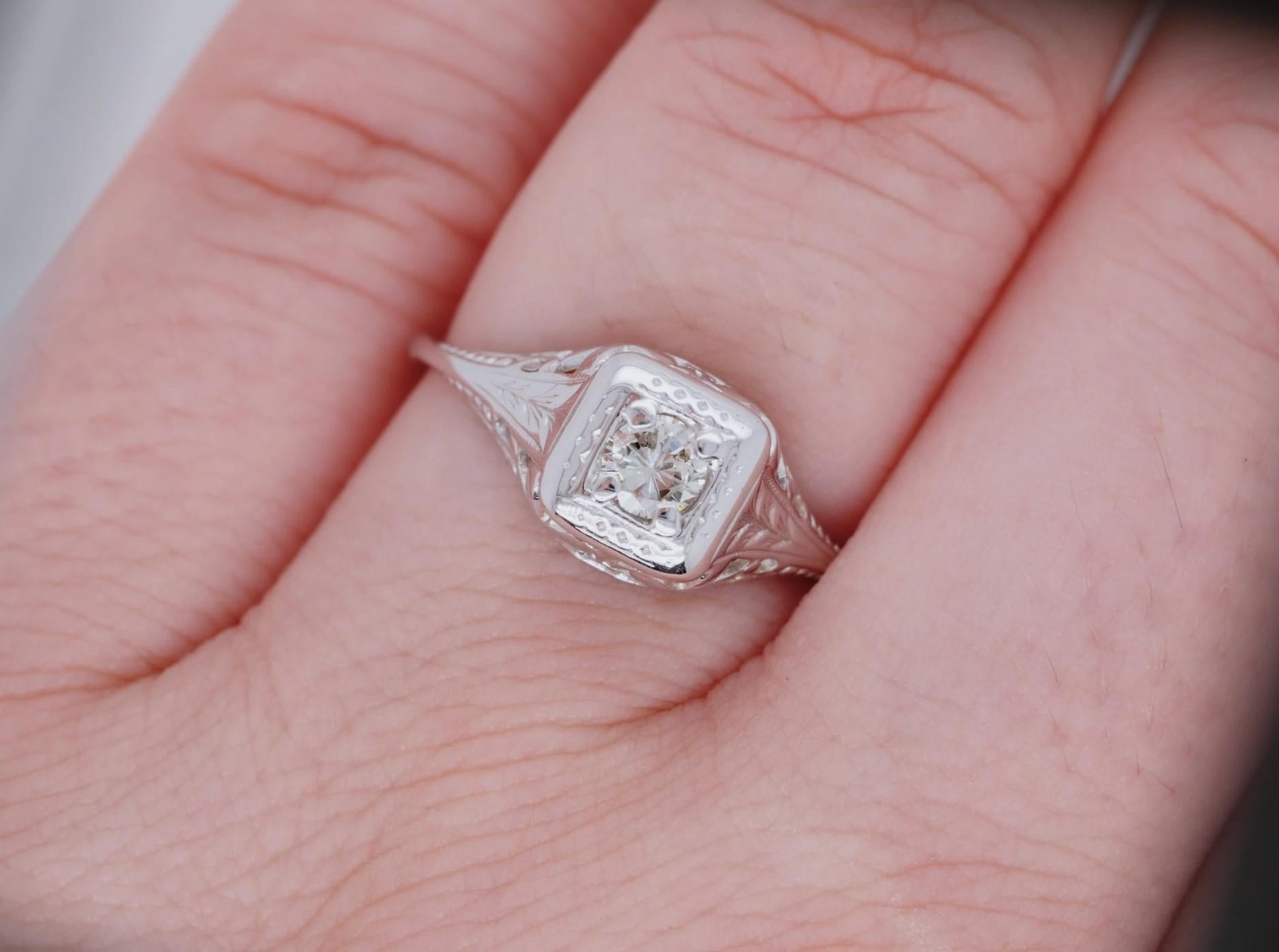Bague de fiançailles vintage en or blanc 14 carats avec diamants taille ronde de 0,25 carat Bon état - En vente à Addison, TX