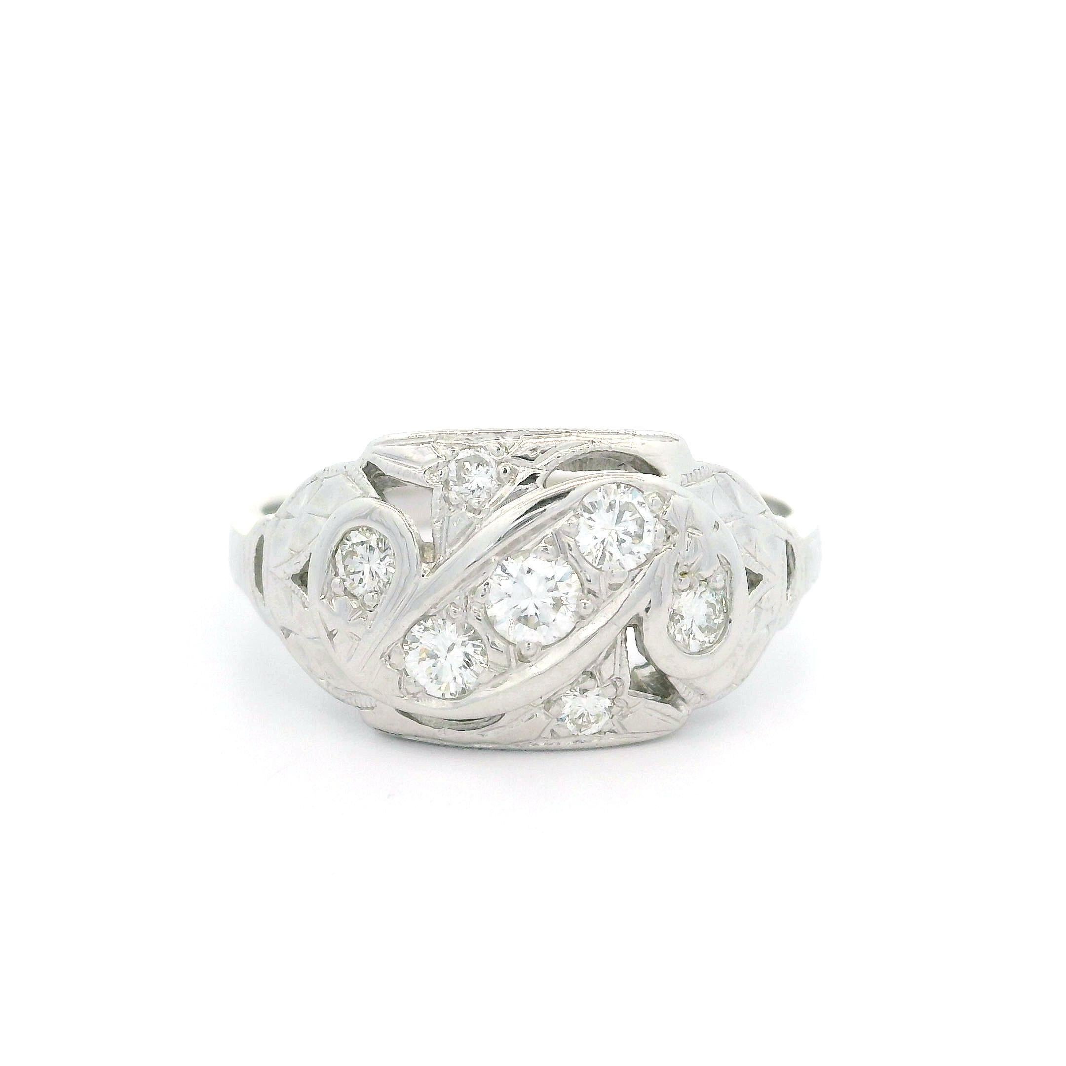 Detaillierter Vintage-Ring aus 14 Karat Weißgold mit 0,30 Karat Diamanten in hoher Qualität im Angebot 6