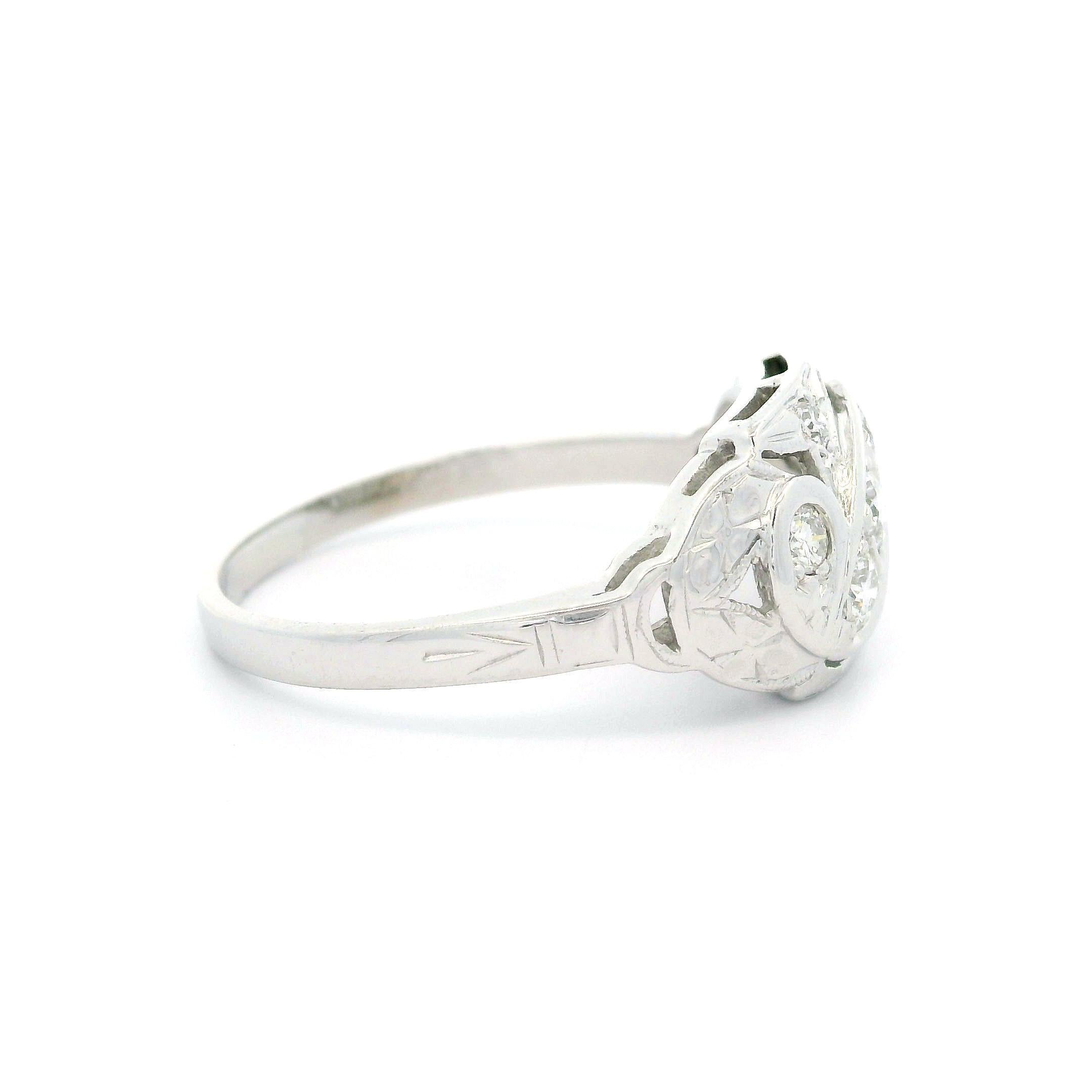 Detaillierter Vintage-Ring aus 14 Karat Weißgold mit 0,30 Karat Diamanten in hoher Qualität im Angebot 10