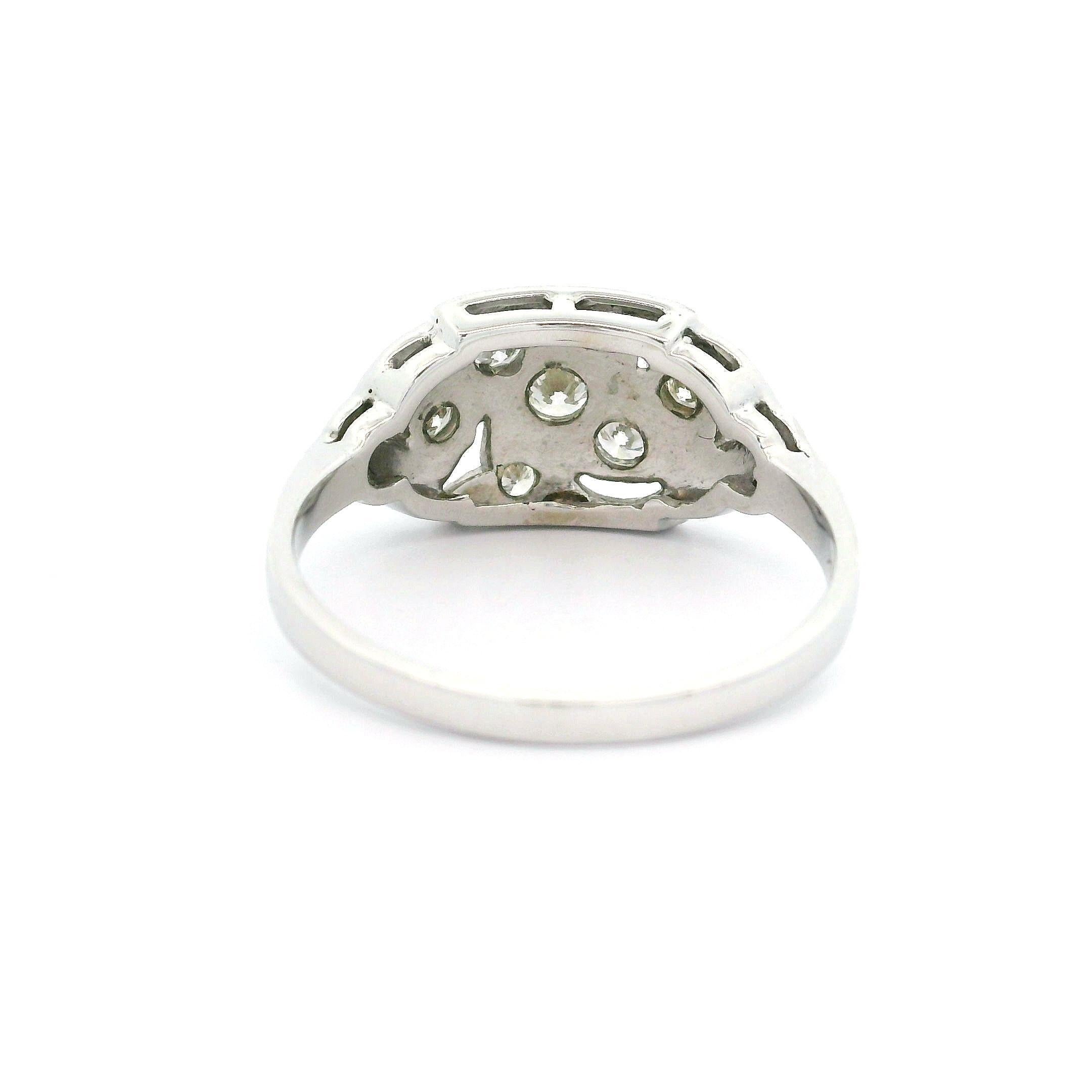 Detaillierter Vintage-Ring aus 14 Karat Weißgold mit 0,30 Karat Diamanten in hoher Qualität im Angebot 11