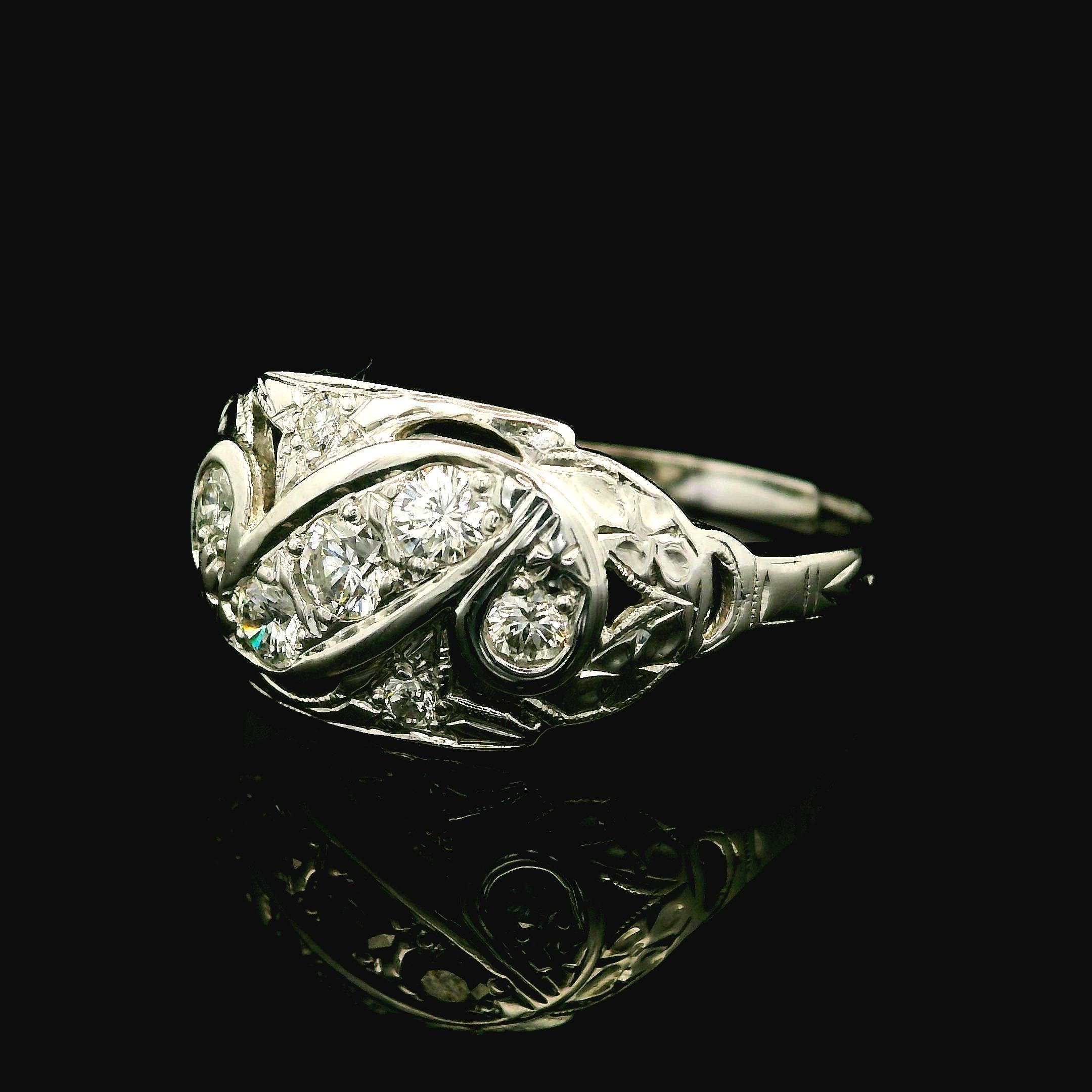 Detaillierter Vintage-Ring aus 14 Karat Weißgold mit 0,30 Karat Diamanten in hoher Qualität (Brillantschliff) im Angebot