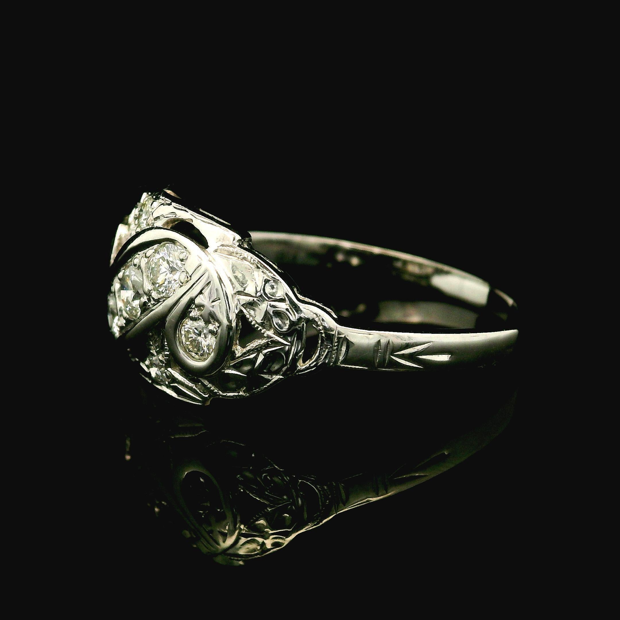 Detaillierter Vintage-Ring aus 14 Karat Weißgold mit 0,30 Karat Diamanten in hoher Qualität im Zustand „Hervorragend“ im Angebot in Montclair, NJ
