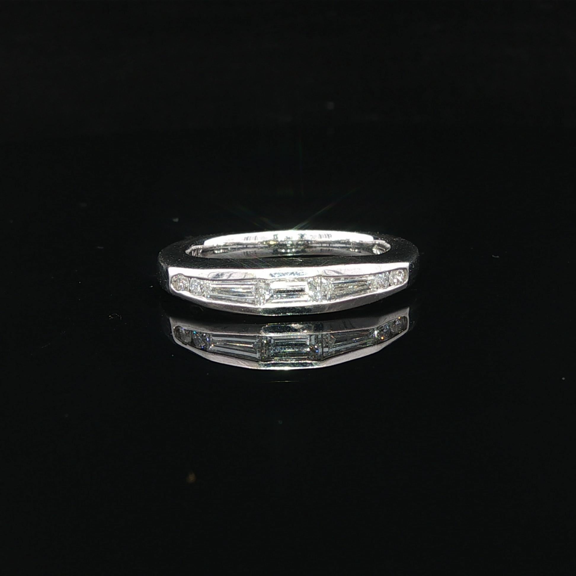 Vintage 14k Weißgold 0,45ct Channel Set Diamond Wide Unique Band Ring im Angebot 3