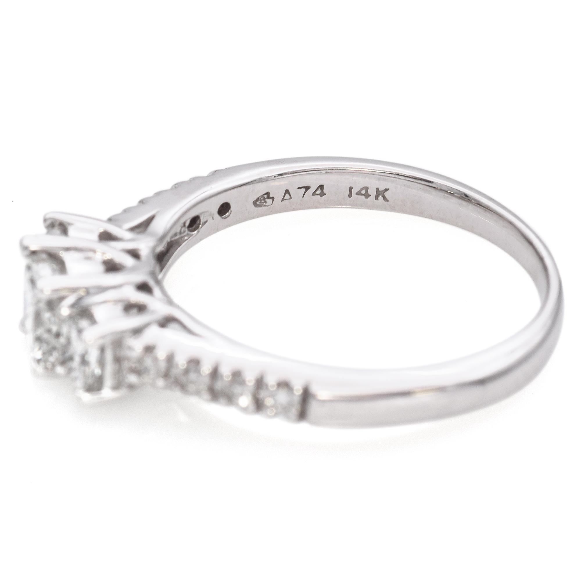 Vintage 14k Weißgold 0,68tcw 3-Strone Diamant Verlobungsring im Angebot 1