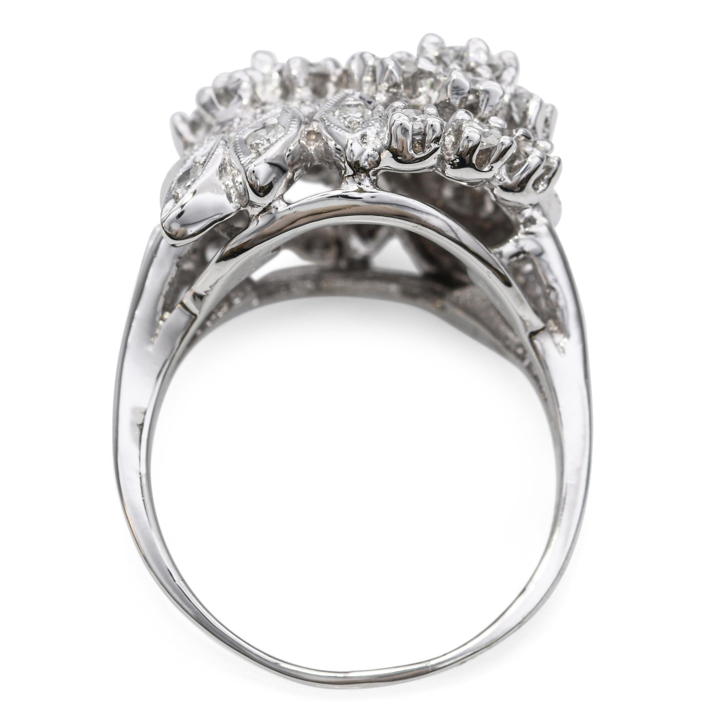 Vintage 14k Weißgold 0,81tcw Diamond Floral Ring (Rundschliff) im Angebot