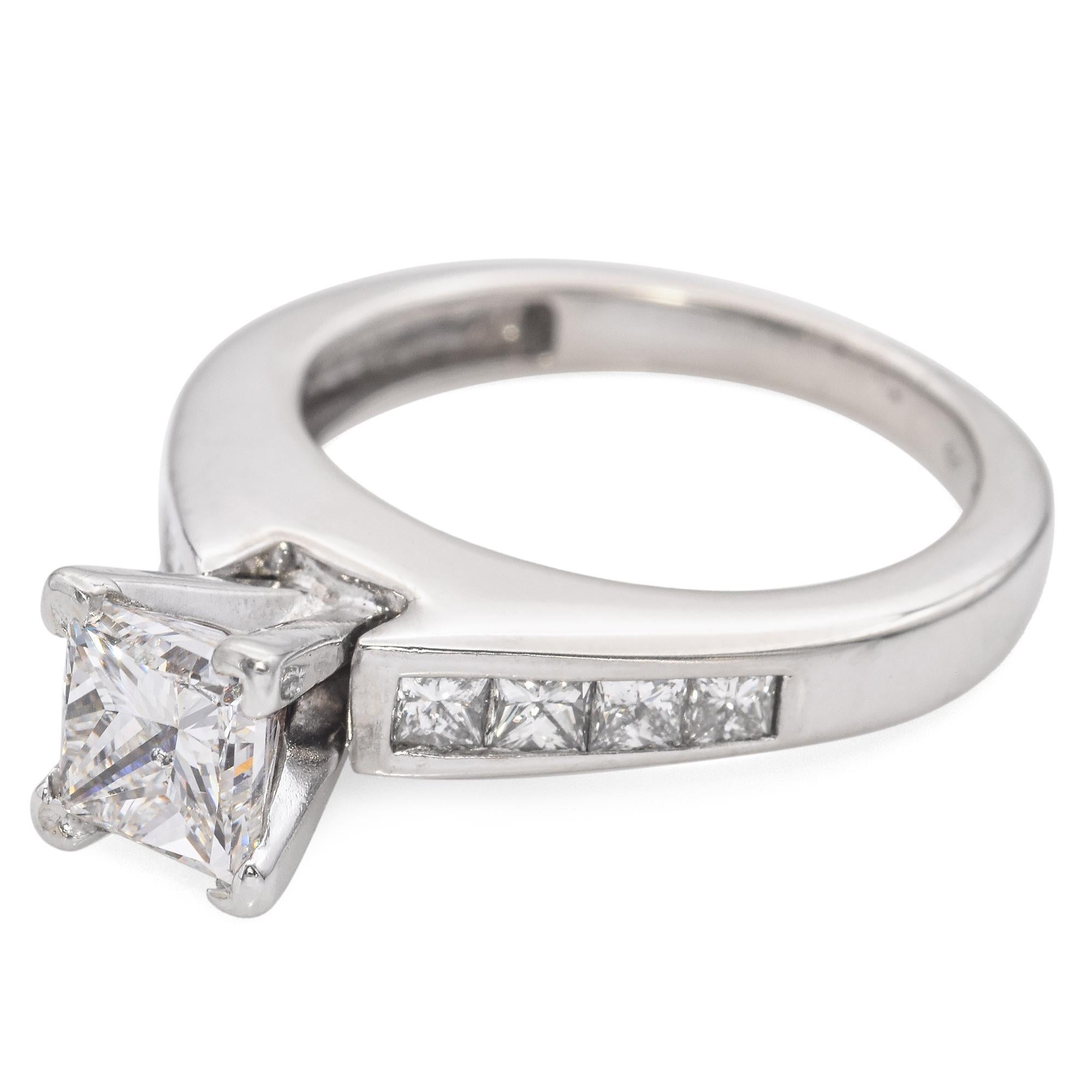 Donna Anello di fidanzamento vintage in oro bianco 14k con diamanti taglio principessa da 1,06 carati in vendita