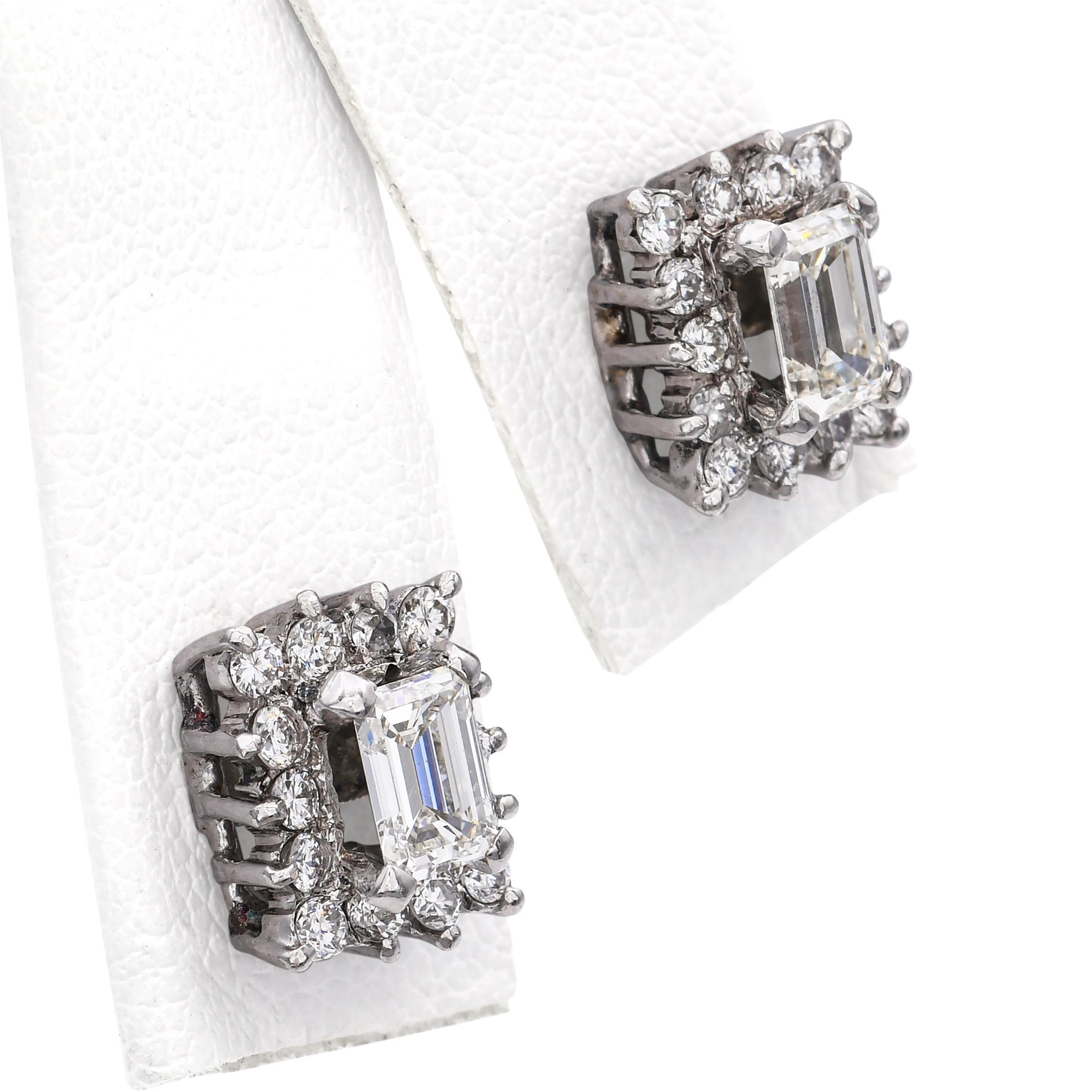 Femenino o masculino Pendientes vintage de oro blanco de 14k con diamantes de 1,08 tcw en venta