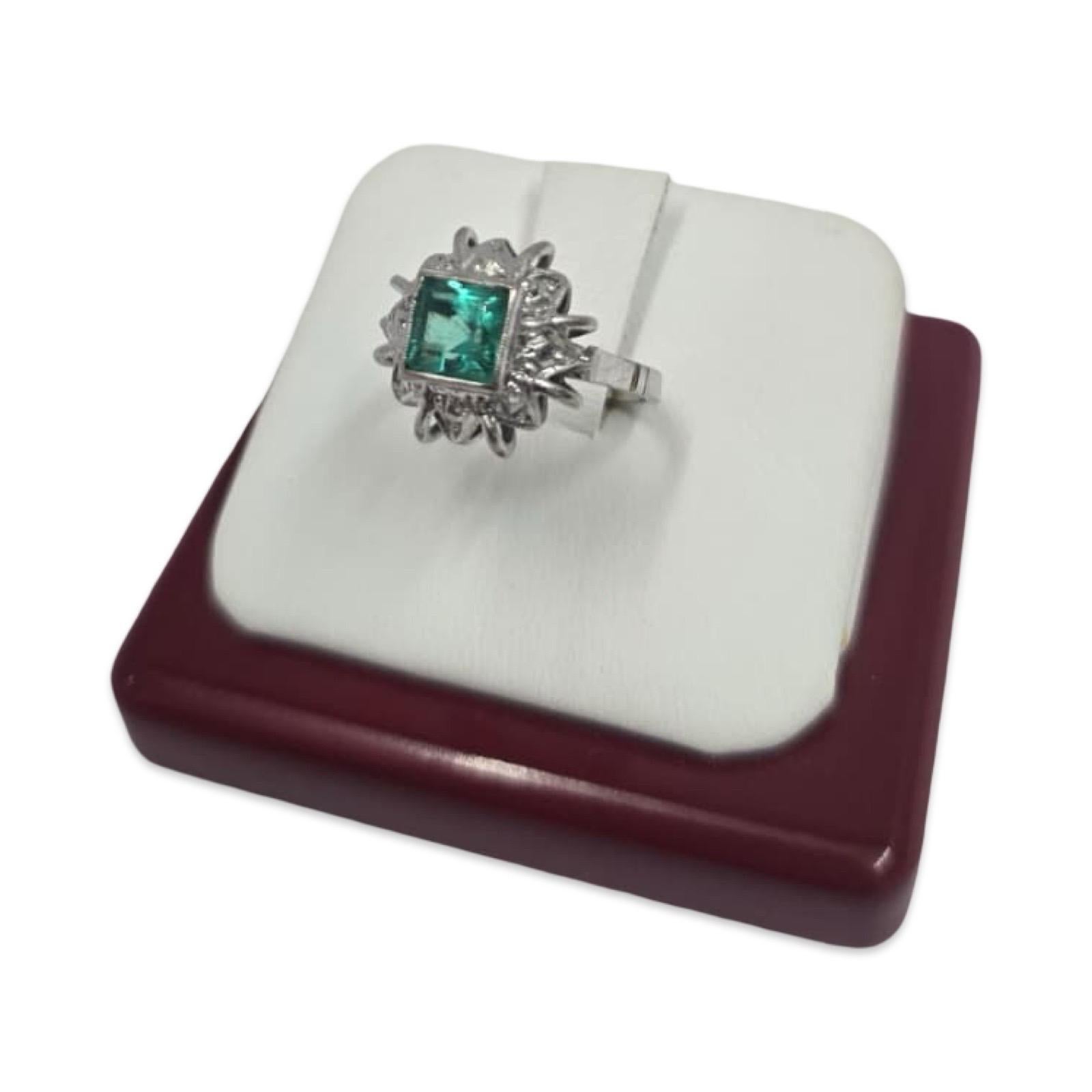 Vintage 14K White Gold 1.20ct Emerald Filigree Crown Ring For Sale 3
