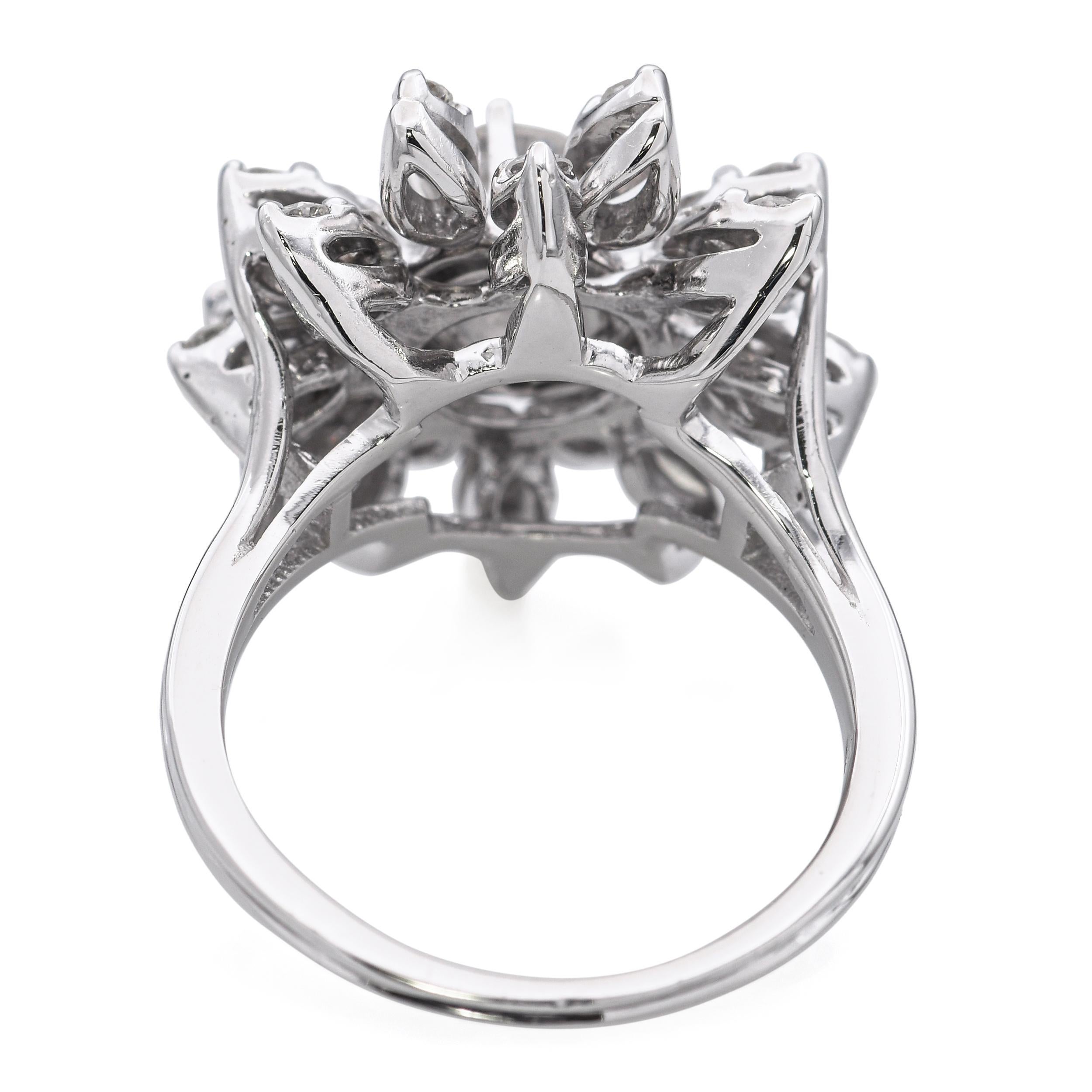 Vintage 14k Weißgold 1,55tcw Diamond Flower Ring Damen im Angebot