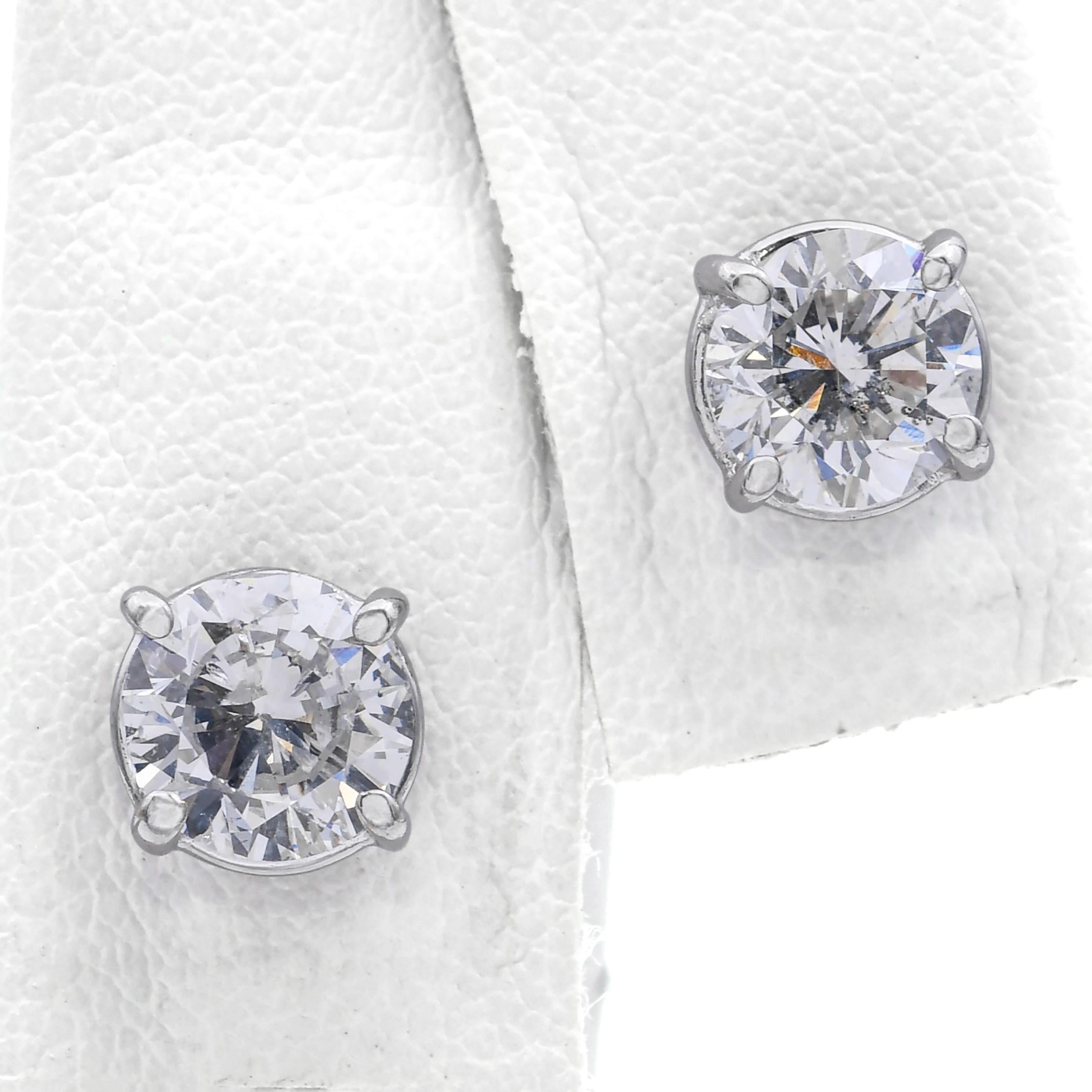 Pendientes vintage de oro blanco de 14k con diamantes de 1,5 tcw en Bueno estado para la venta en New York, NY