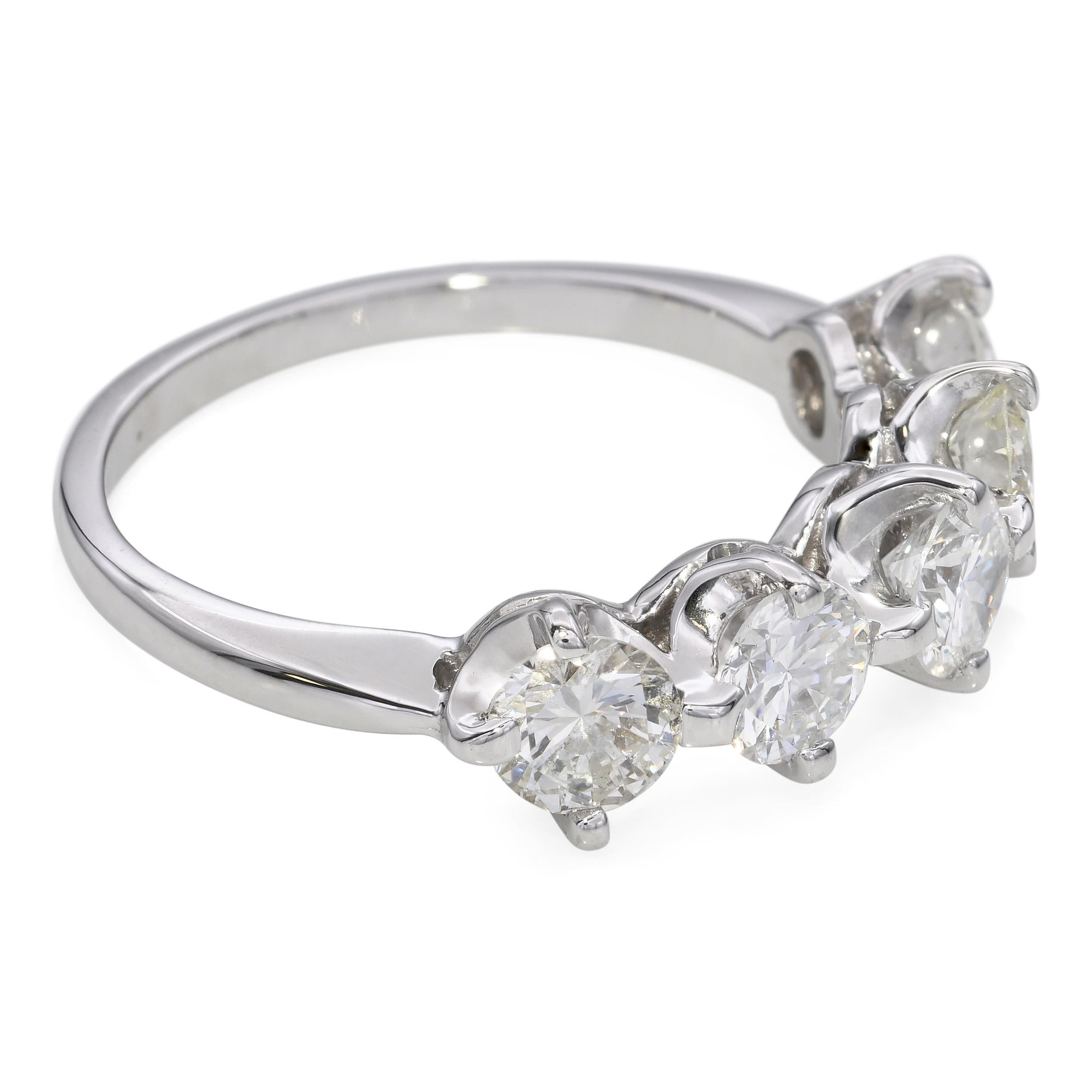 Vintage 14k White Gold 1.75tcw Diamond Five Stone Ring (bague à cinq pierres en or blanc 14k) en vente 1
