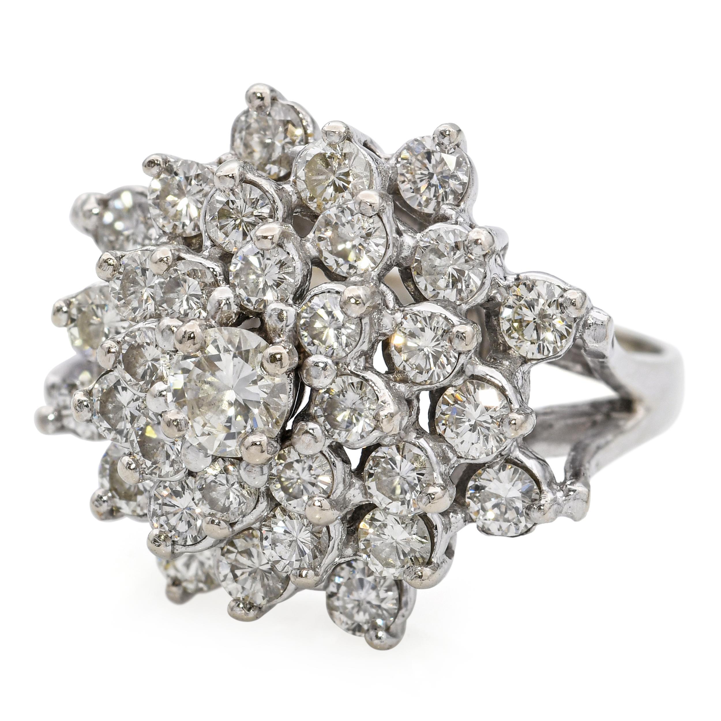 Vintage 14k Weißgold 2,15tcw Diamond Cluster Ring im Zustand „Gut“ im Angebot in New York, NY