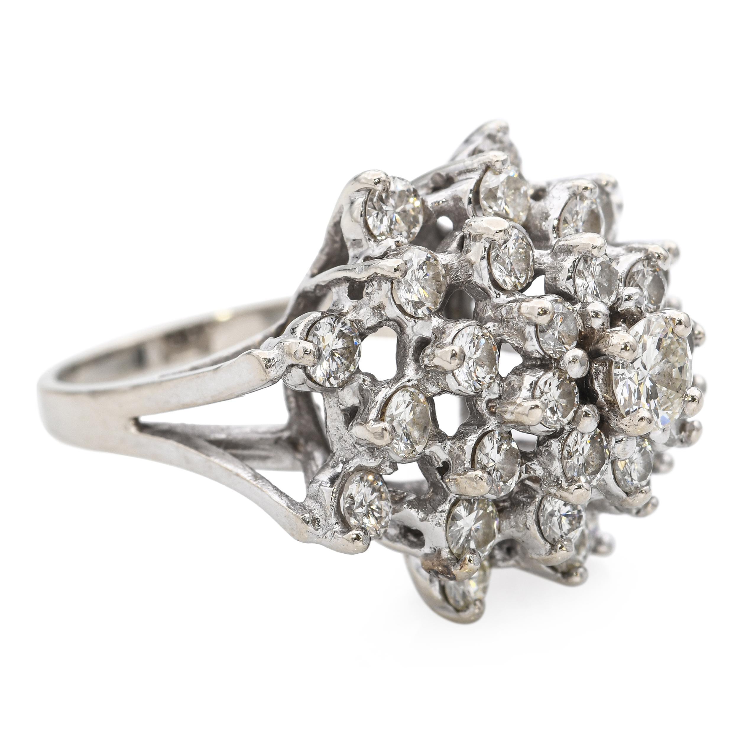 Vintage 14k Weißgold 2,15tcw Diamond Cluster Ring im Angebot 1