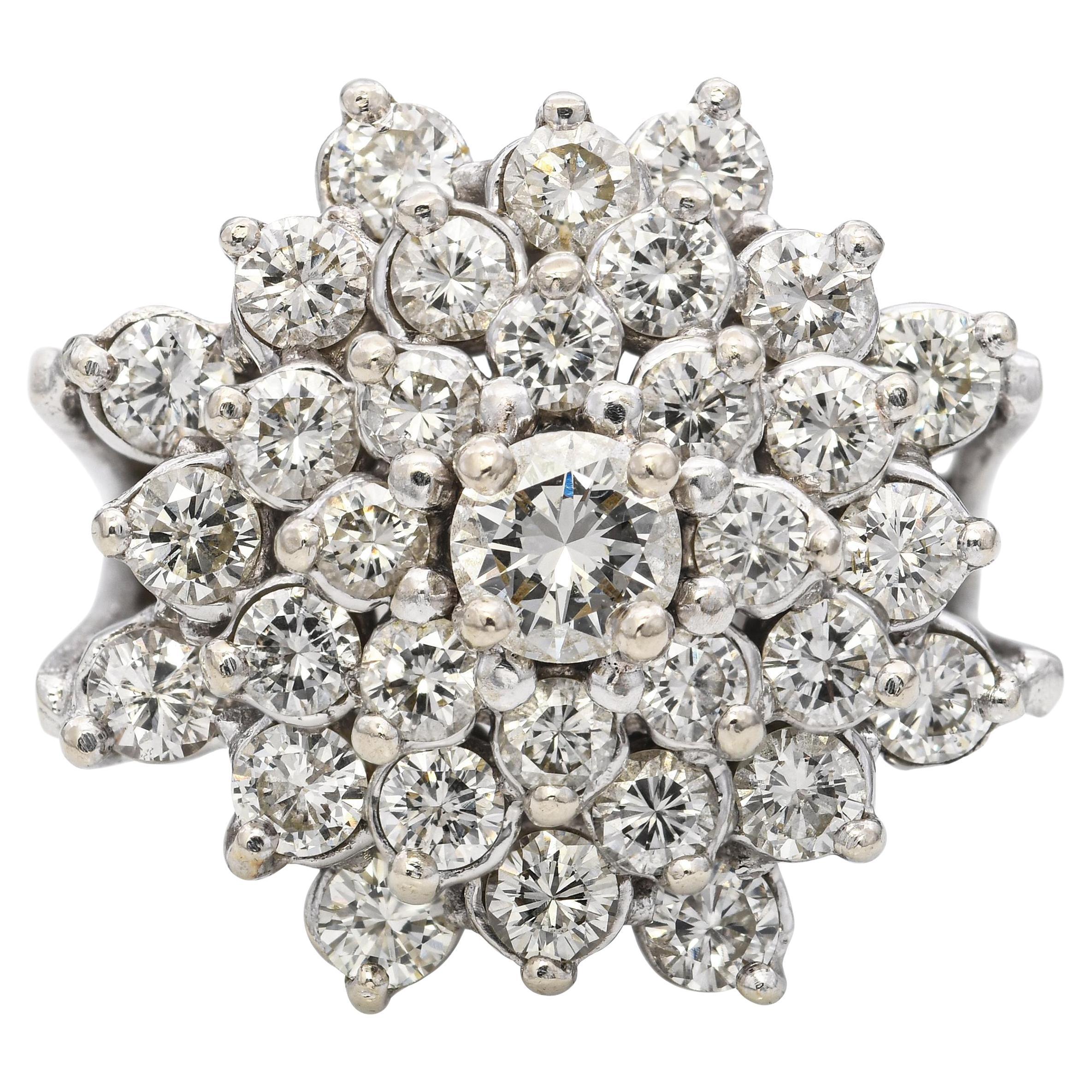 Vintage 14k Weißgold 2,15tcw Diamond Cluster Ring im Angebot