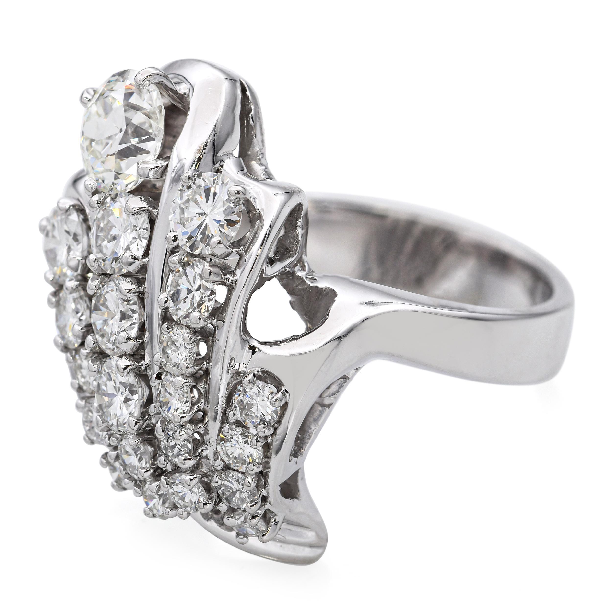 Anello vintage in oro bianco 14k con diamanti da 2,49tcw In condizioni buone in vendita a New York, NY