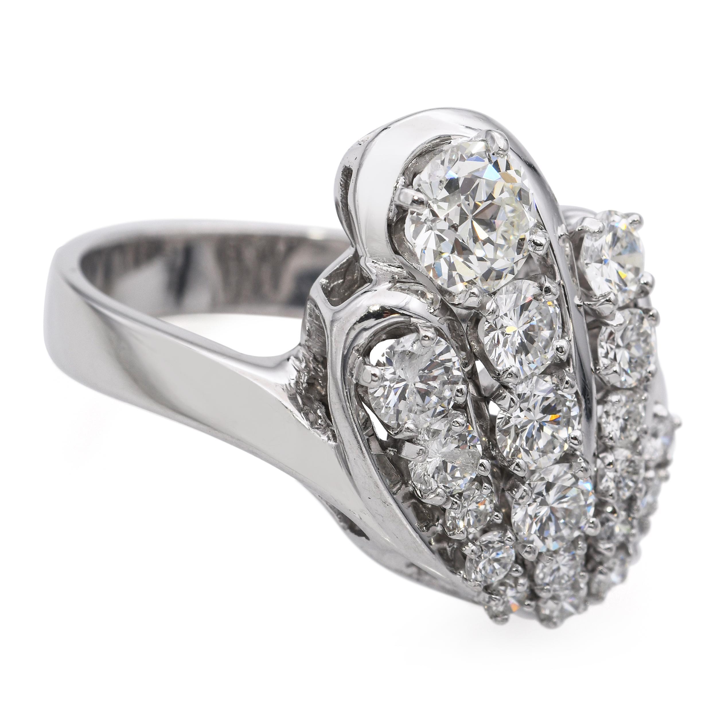 Anello vintage in oro bianco 14k con diamanti da 2,49tcw in vendita 1