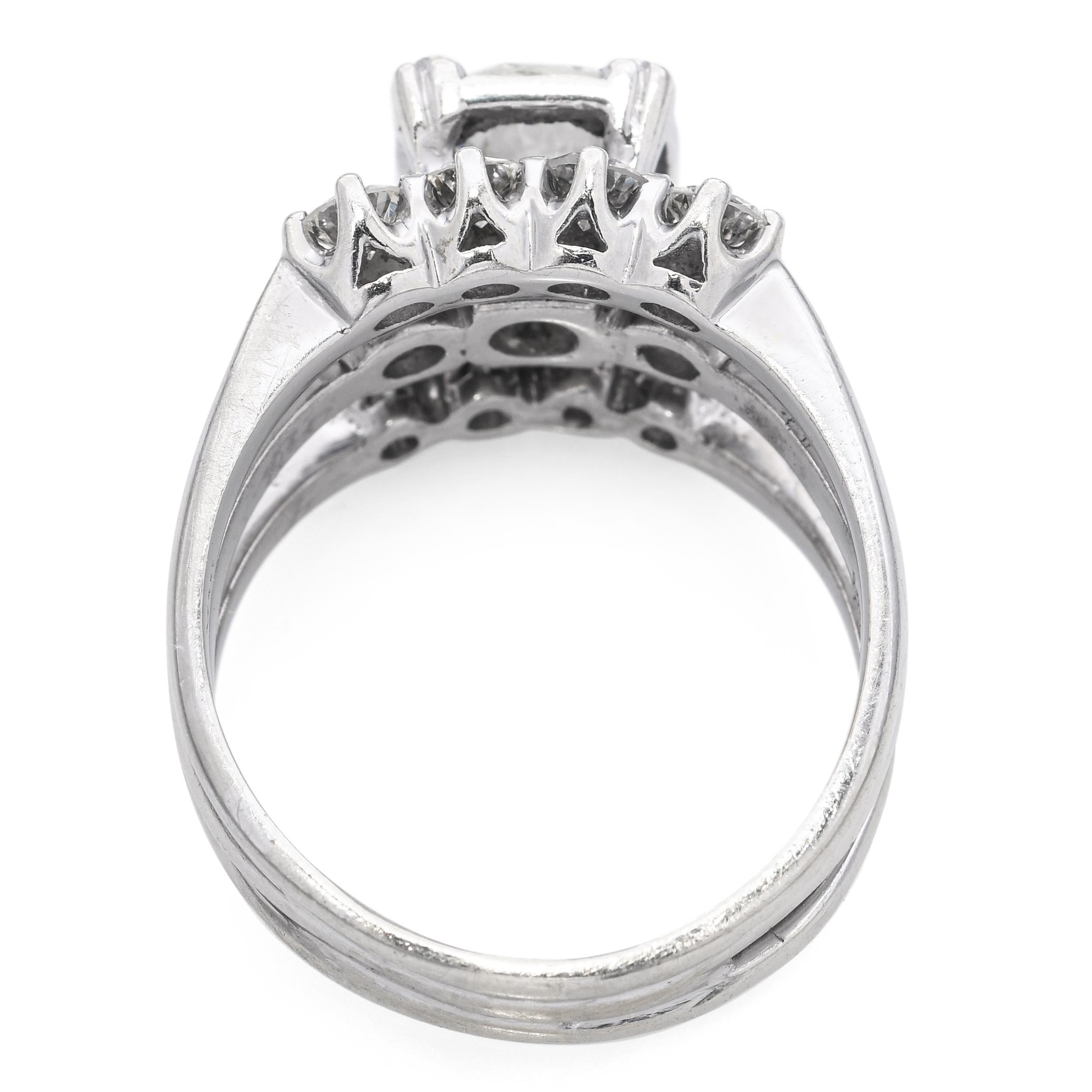 Donna Anello Vintage in oro bianco 14k con diamanti a grappolo da 2,55tcw in vendita