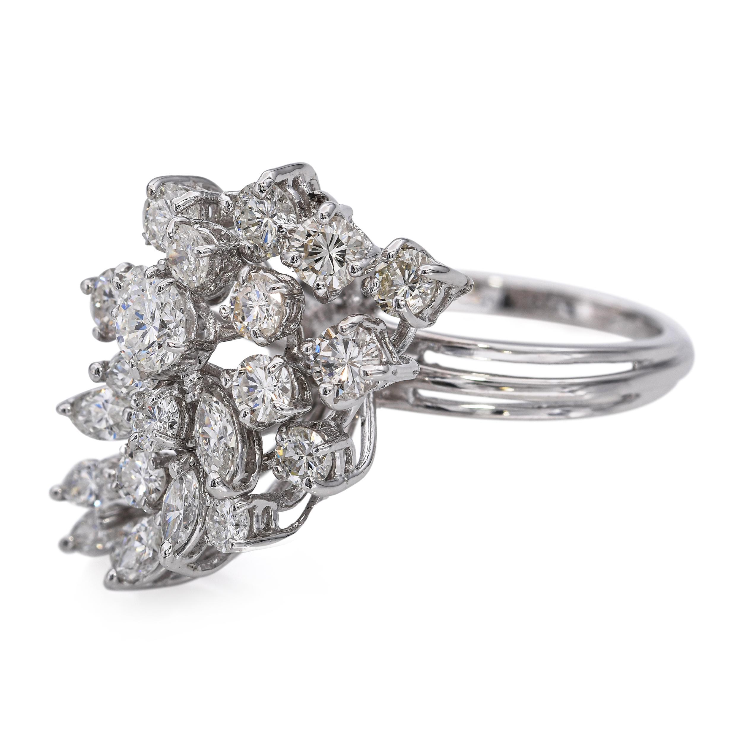 Vintage 14k Weißgold 2,58tcw Diamond Cluster Ring im Zustand „Gut“ im Angebot in New York, NY