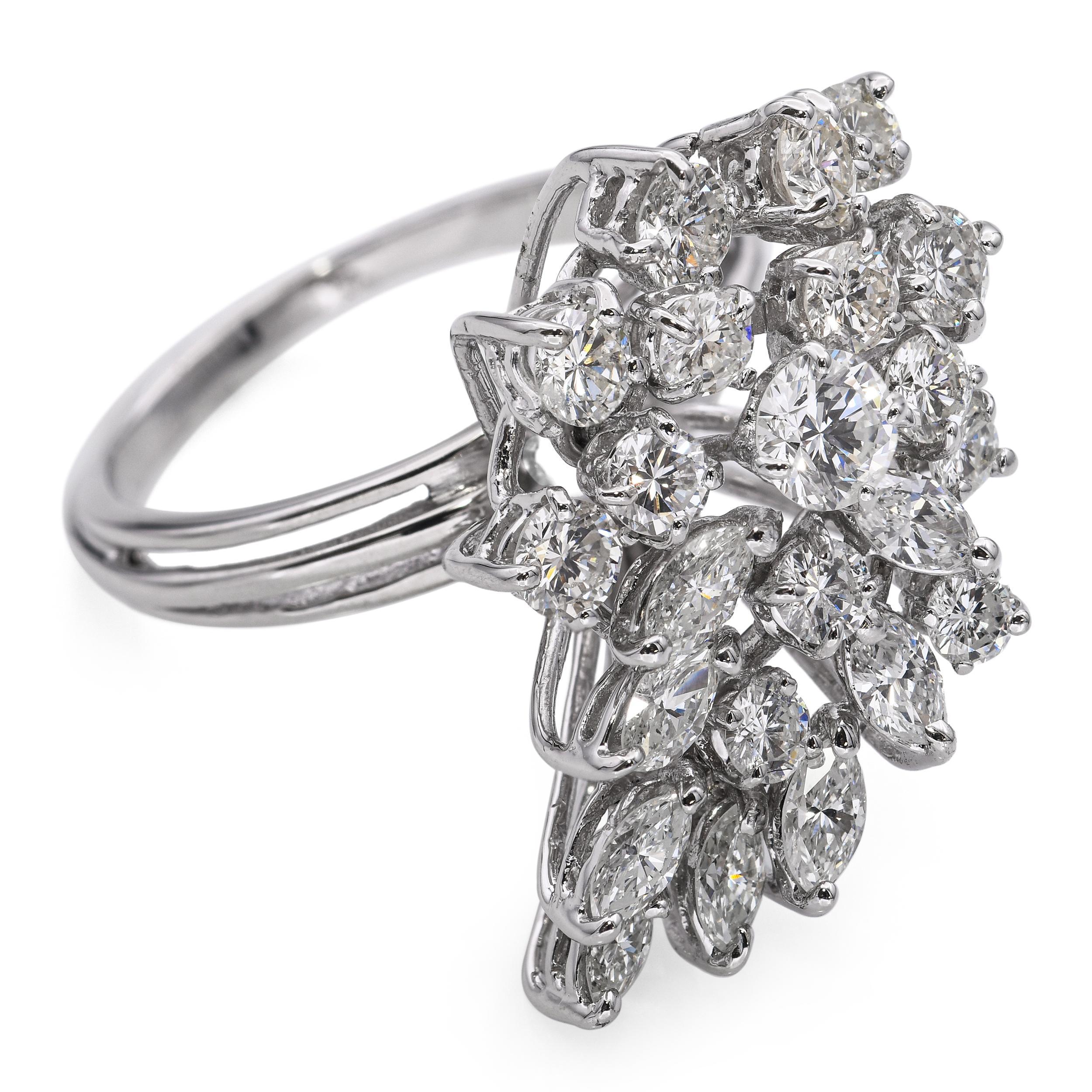 Vintage 14k Weißgold 2,58tcw Diamond Cluster Ring im Angebot 1