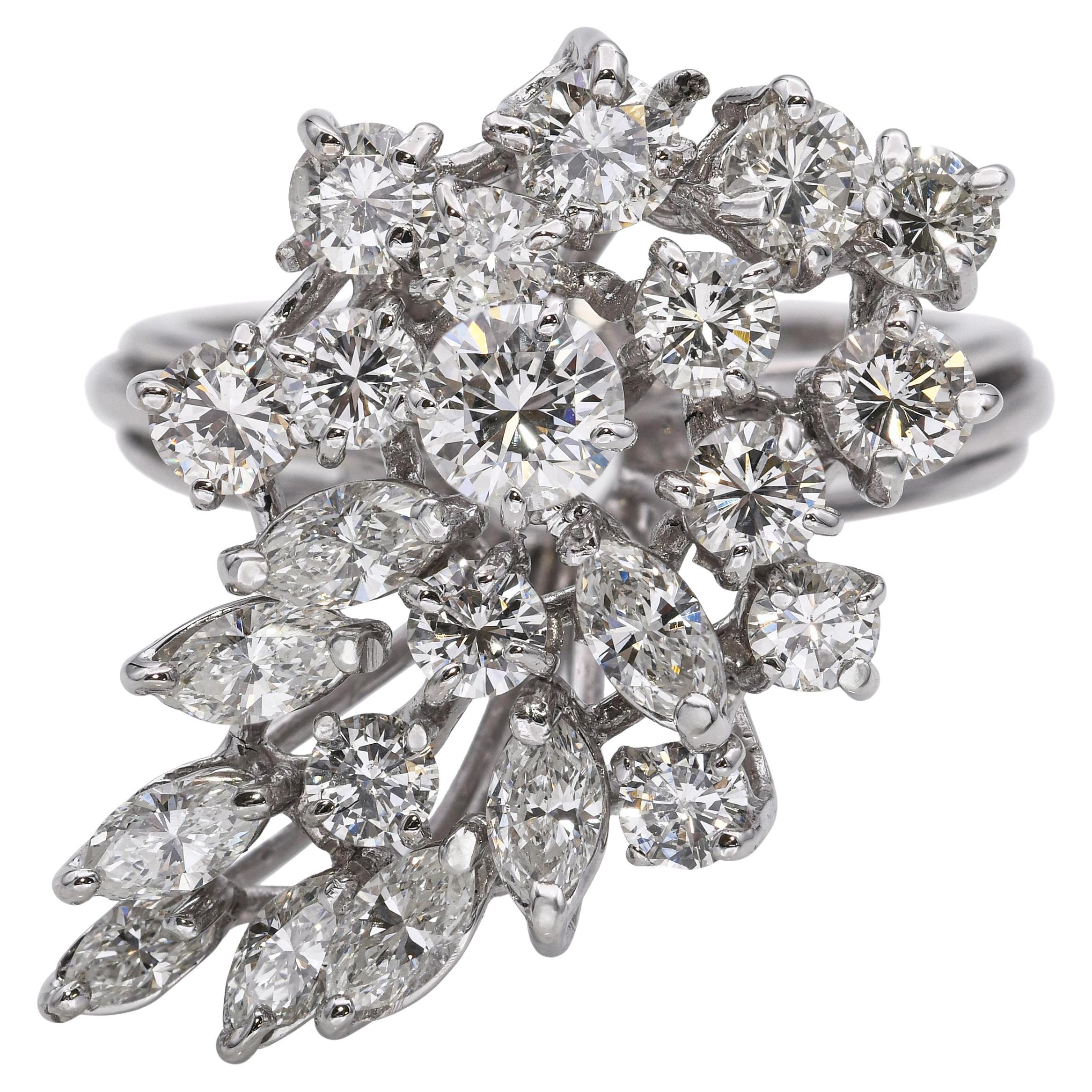 Vintage 14k Weißgold 2,58tcw Diamond Cluster Ring im Angebot