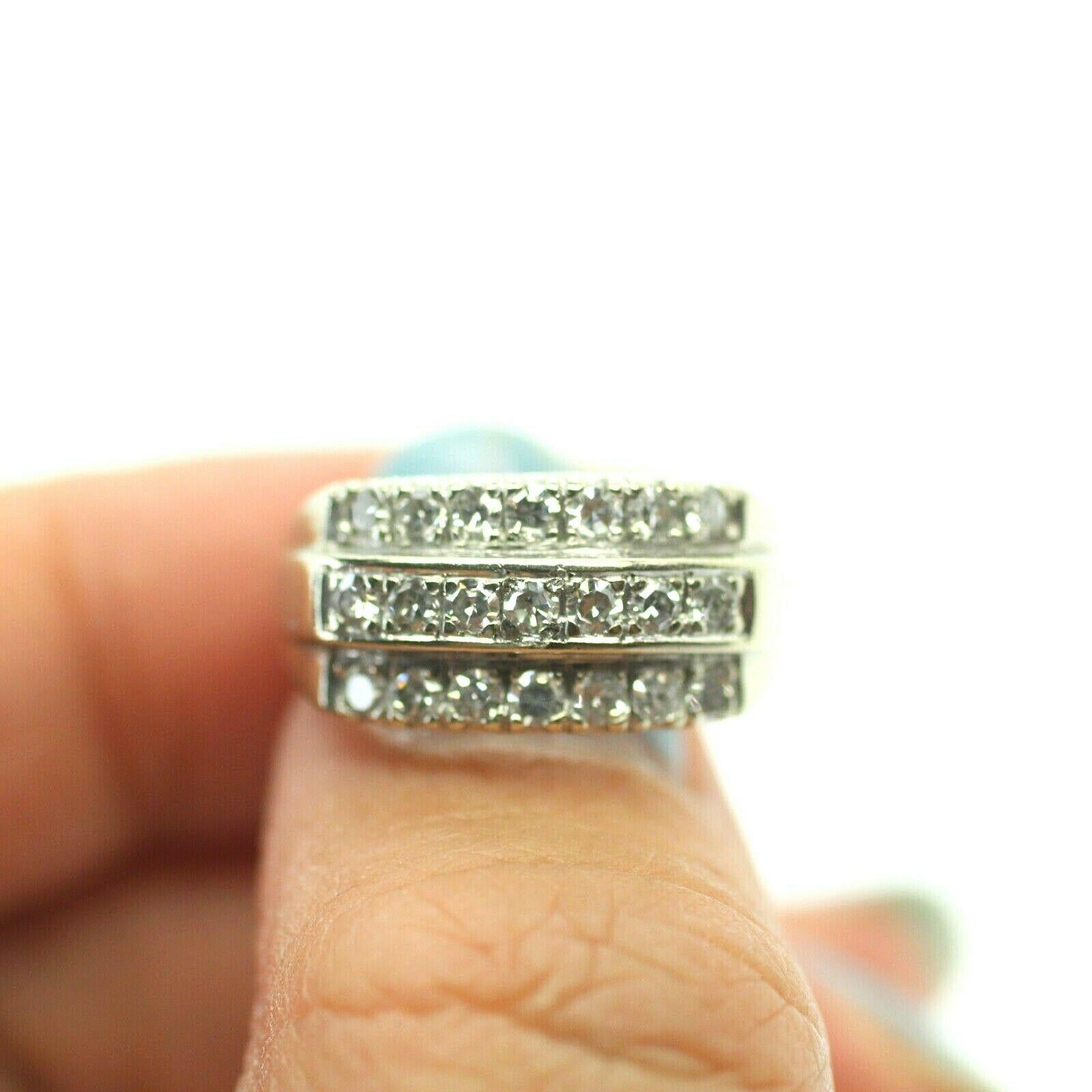 Taille ronde Bague de mariage vintage à 3 rangées de diamants en or blanc 14 carats en vente