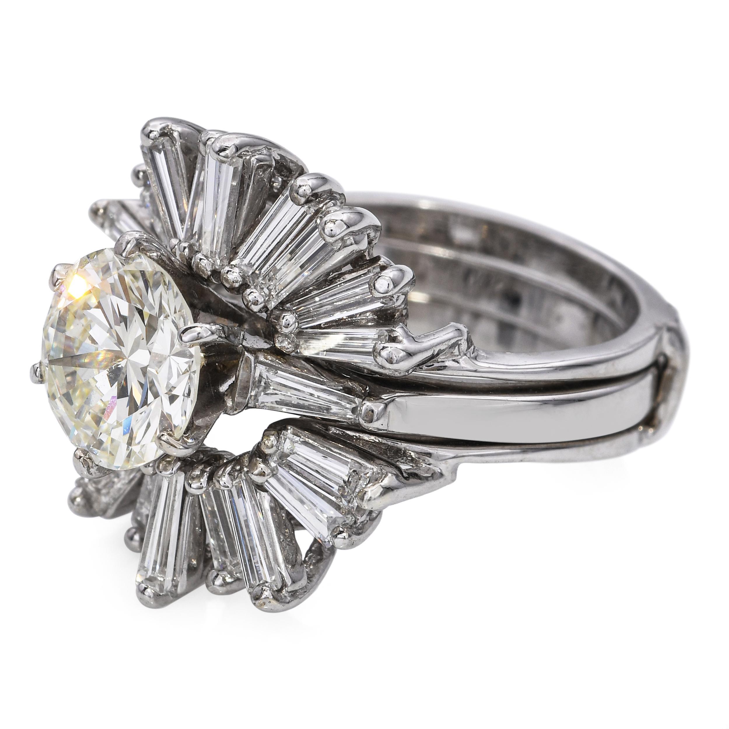 Anillo de compromiso de diamantes y chaqueta vintage de oro blanco de 14k de 3,51 qt en Bueno estado para la venta en New York, NY