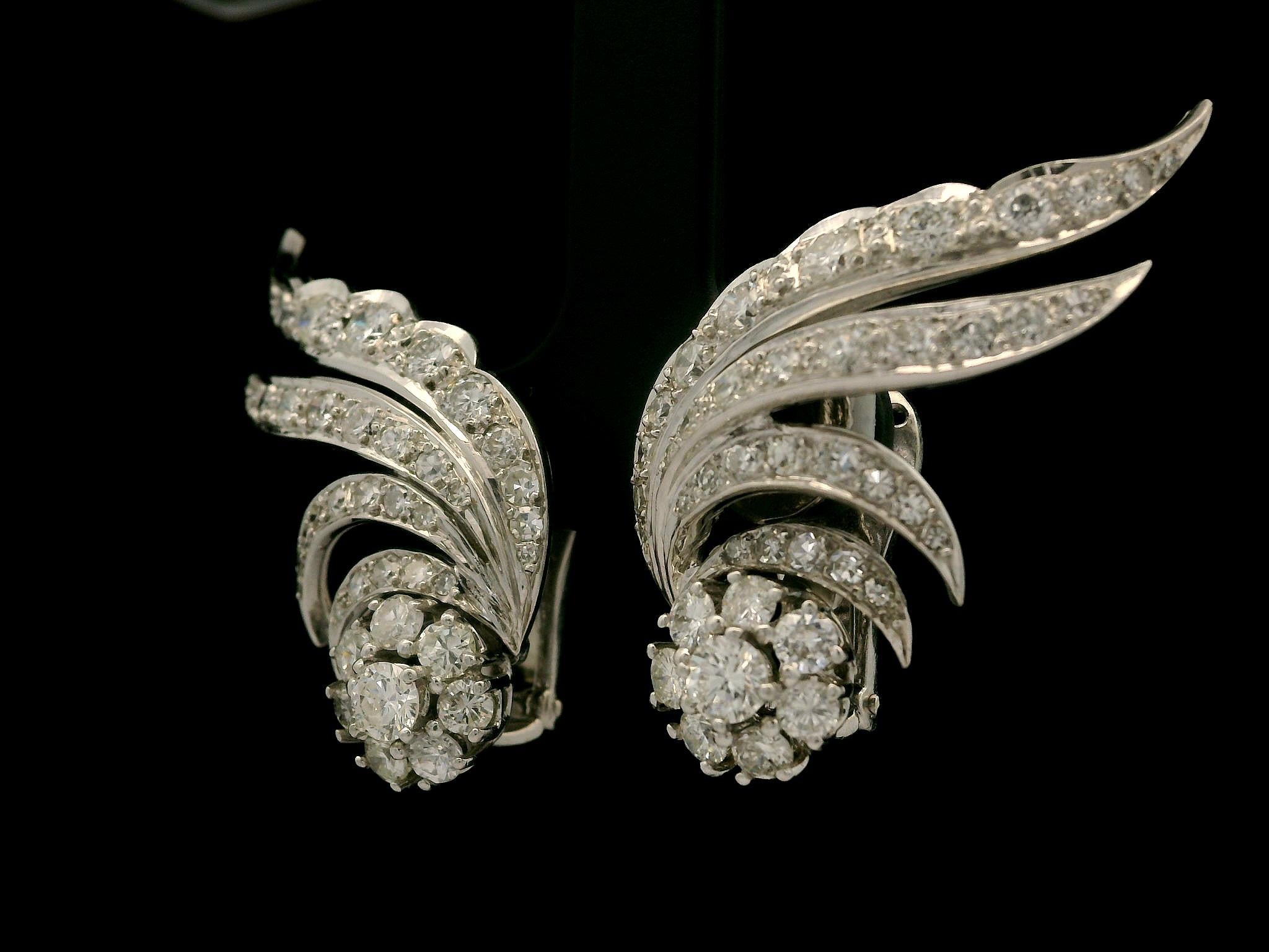 Vintage 14k White Gold 3tw Diamond Flames Scalloped Design Climber Earrings In Excellent Condition For Sale In Montclair, NJ