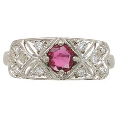 Anillo vintage de oro blanco de 14 quilates con rubí y diamantes de 0,45 ct