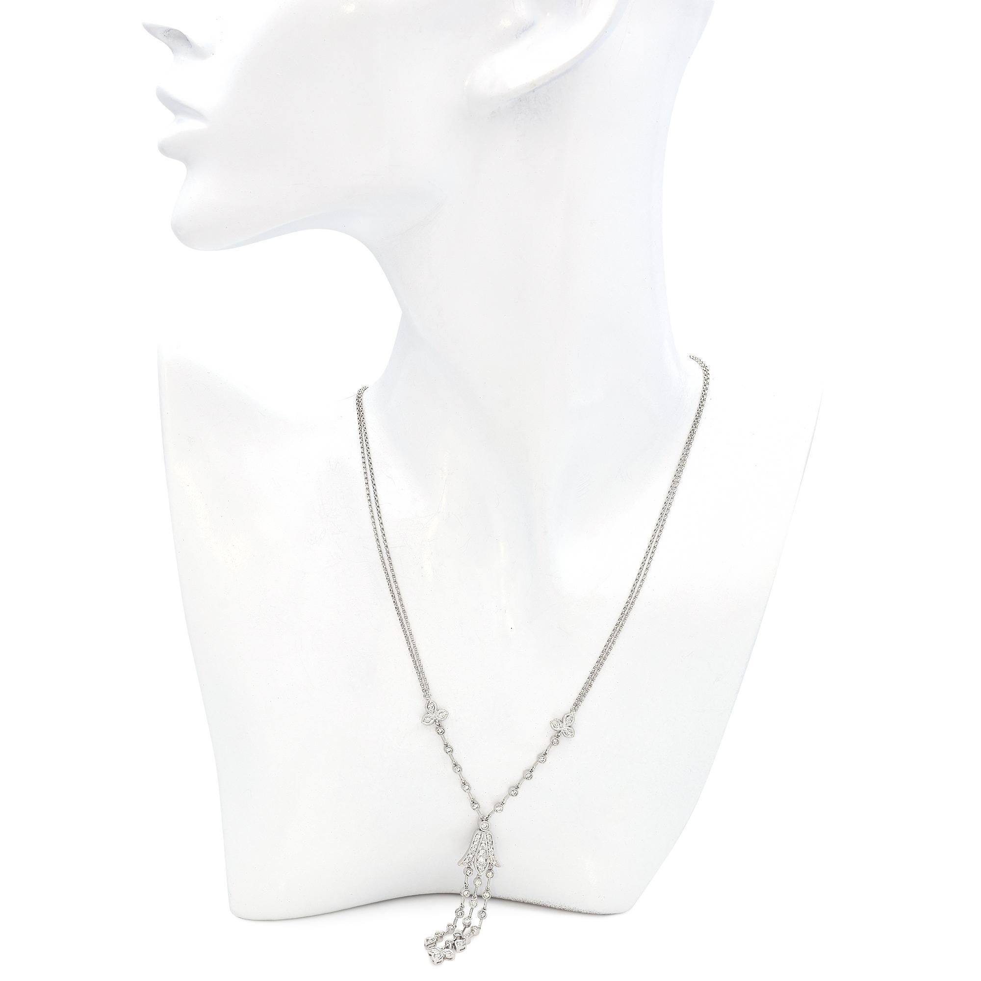 Taille ronde Collier fleur suspendue vintage en or blanc 14k et diamants en vente