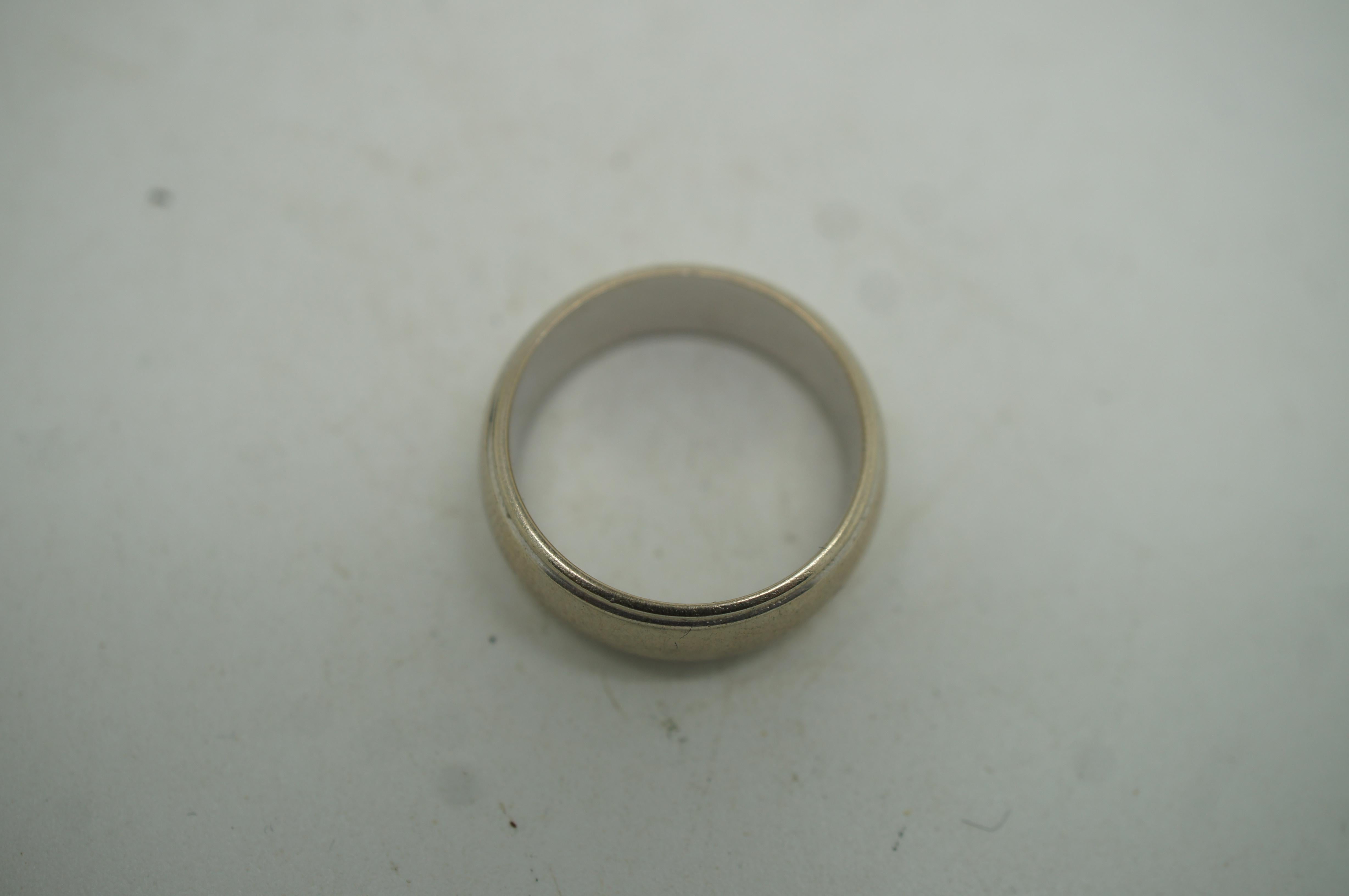 Vintage 14k White Gold Art Carved Thick Wedding Band Ring 7g Size 6  In Good Condition For Sale In Dayton, OH