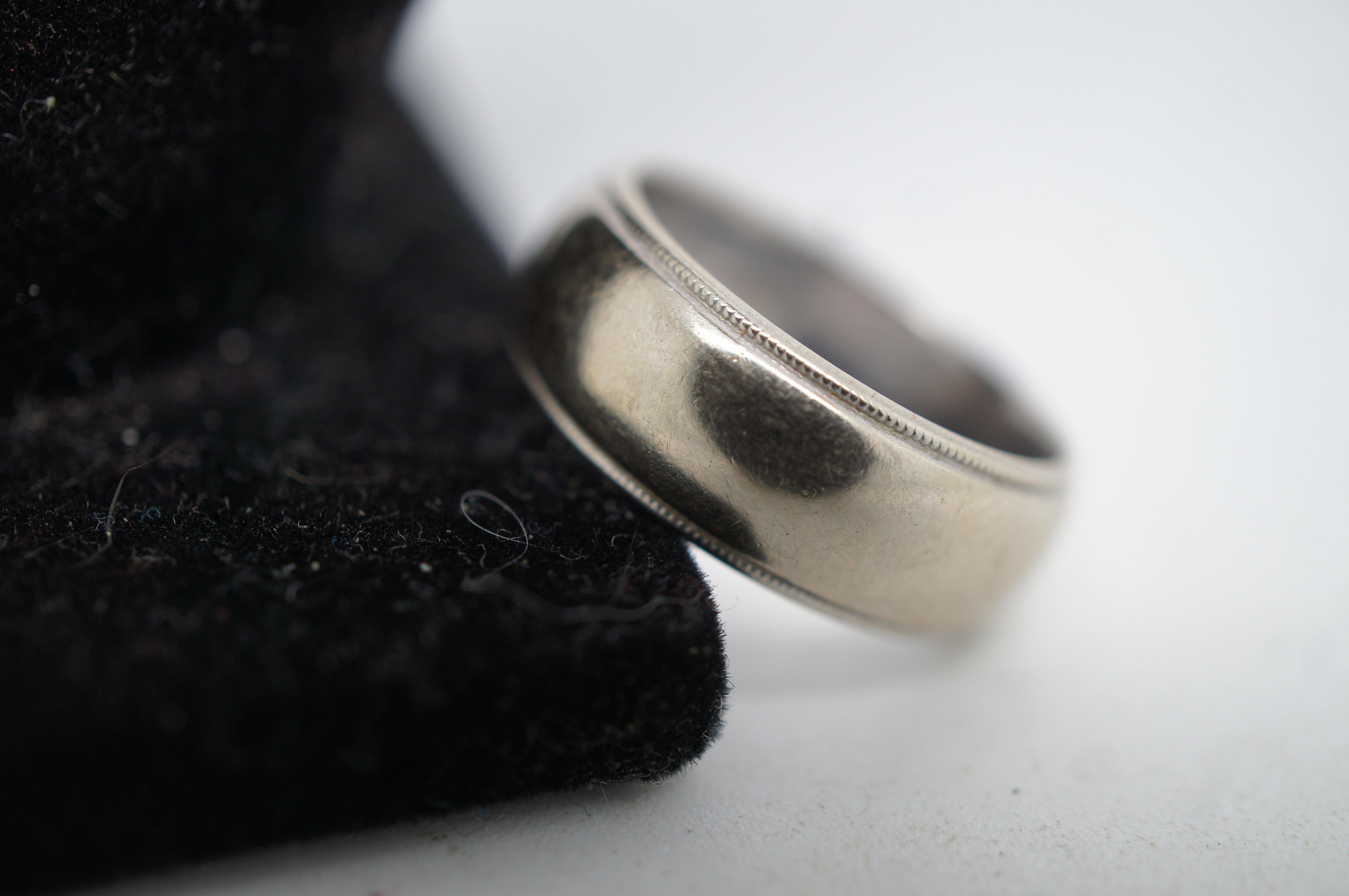 20th Century Vintage 14k White Gold Art Carved Thick Wedding Band Ring 7g Size 6  For Sale